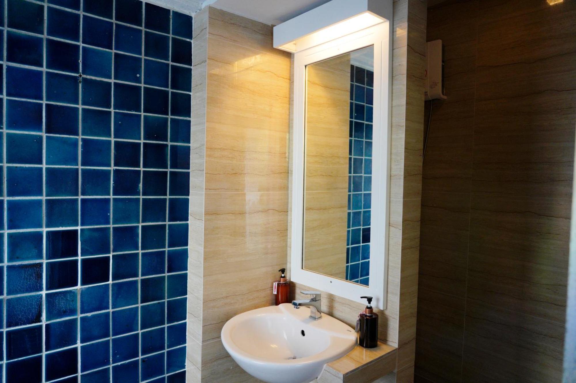 Deluxe Twin Room with Balcony