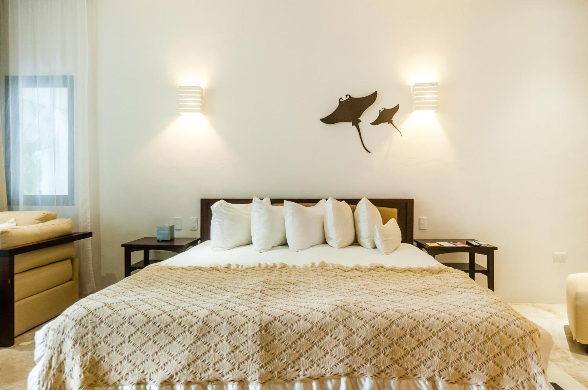 Swim up Studio