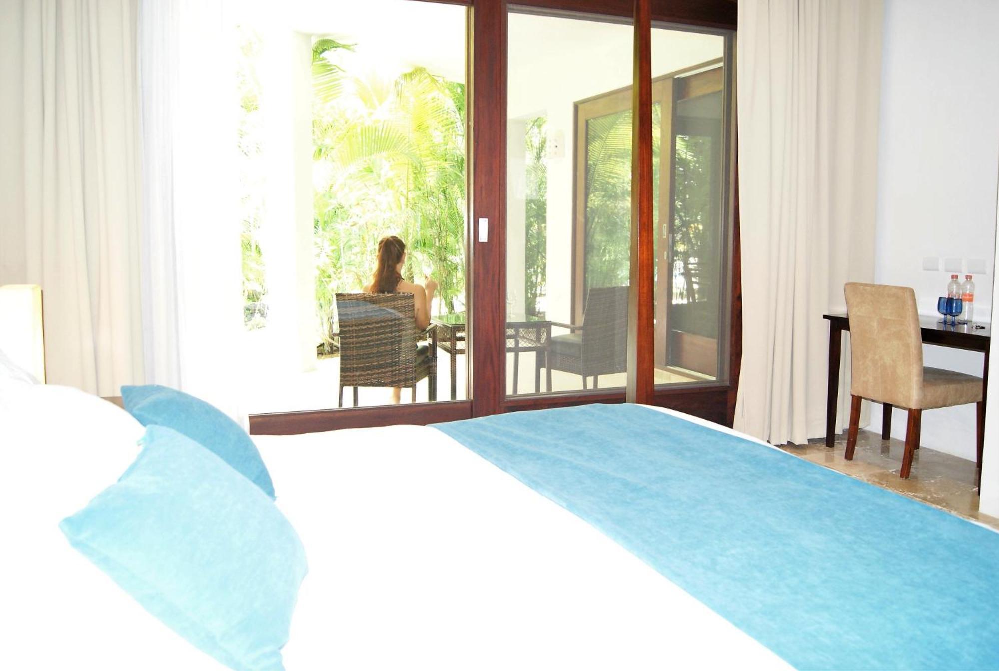Luxury Swim Up One Bedroom