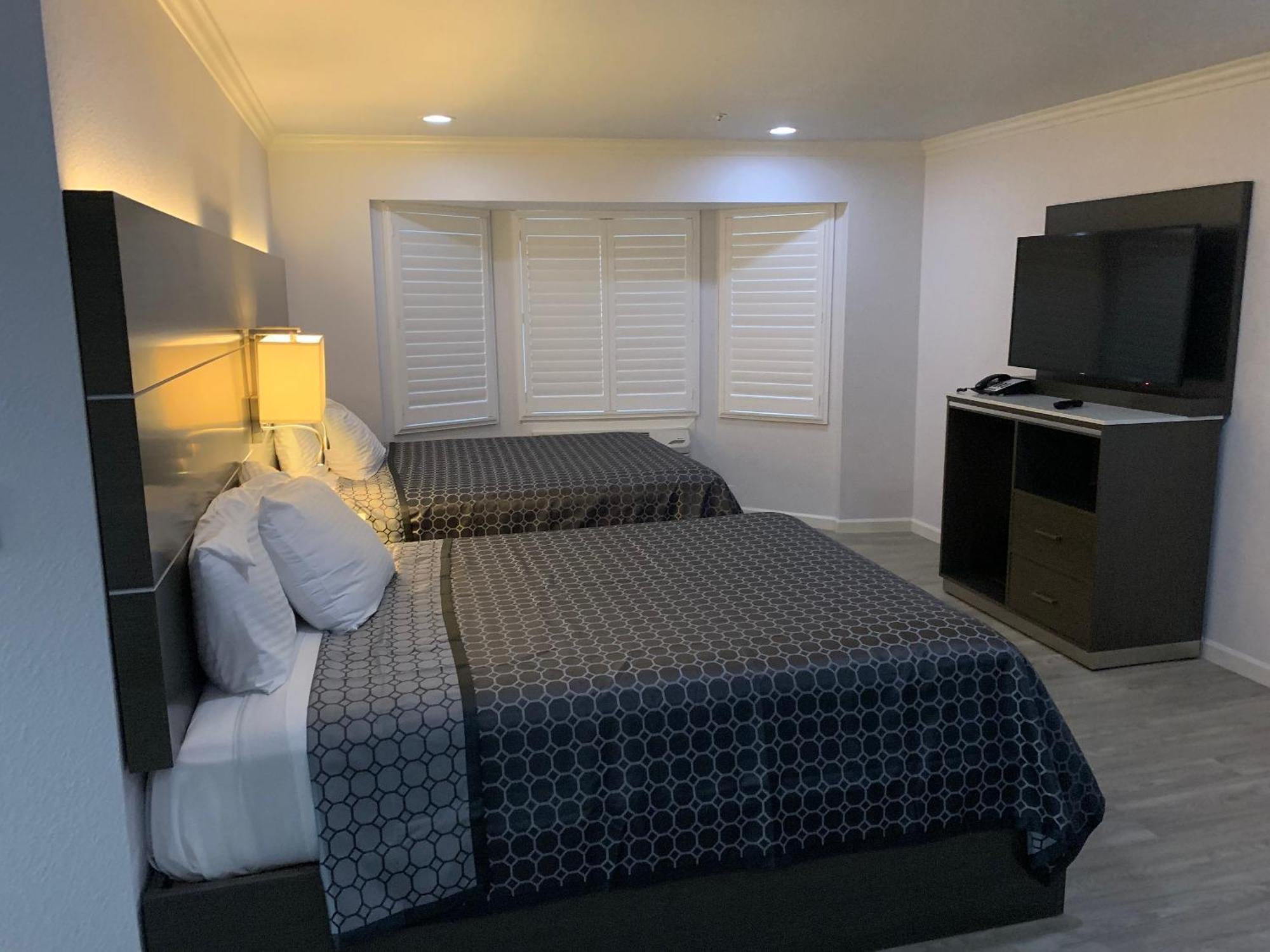 Deluxe Family Room