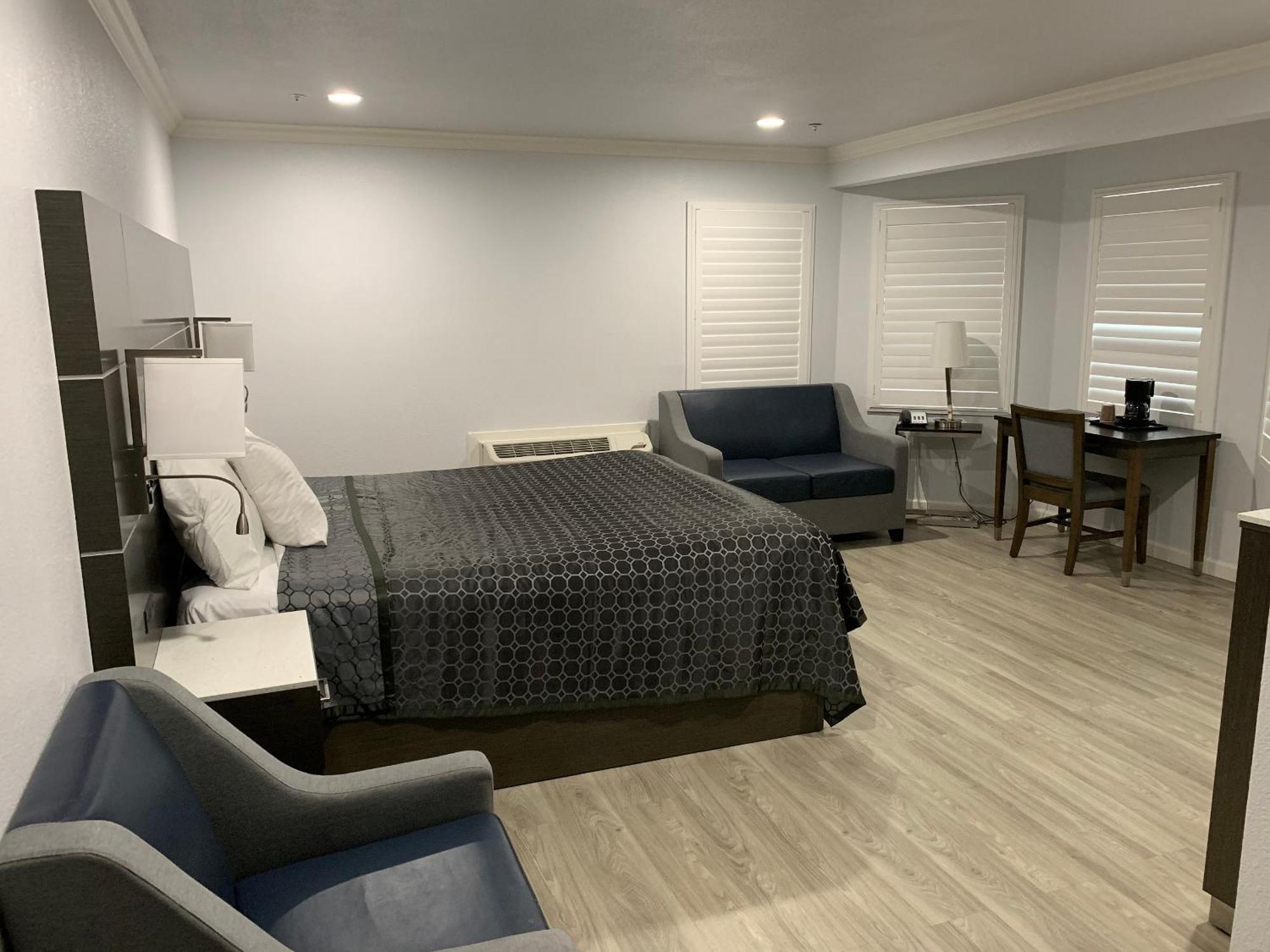 Deluxe Single Room
