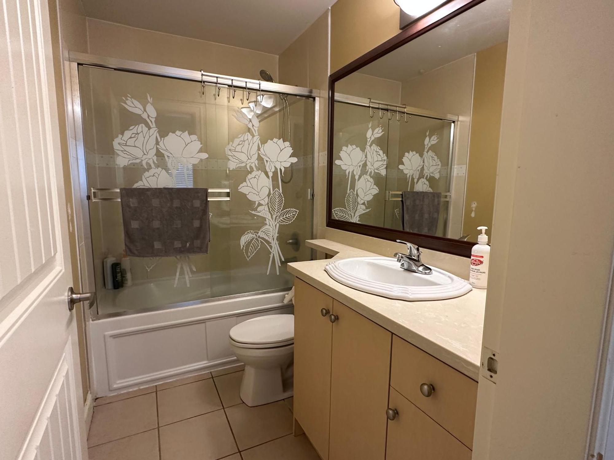 Quadruple Room with Private Bathroom
