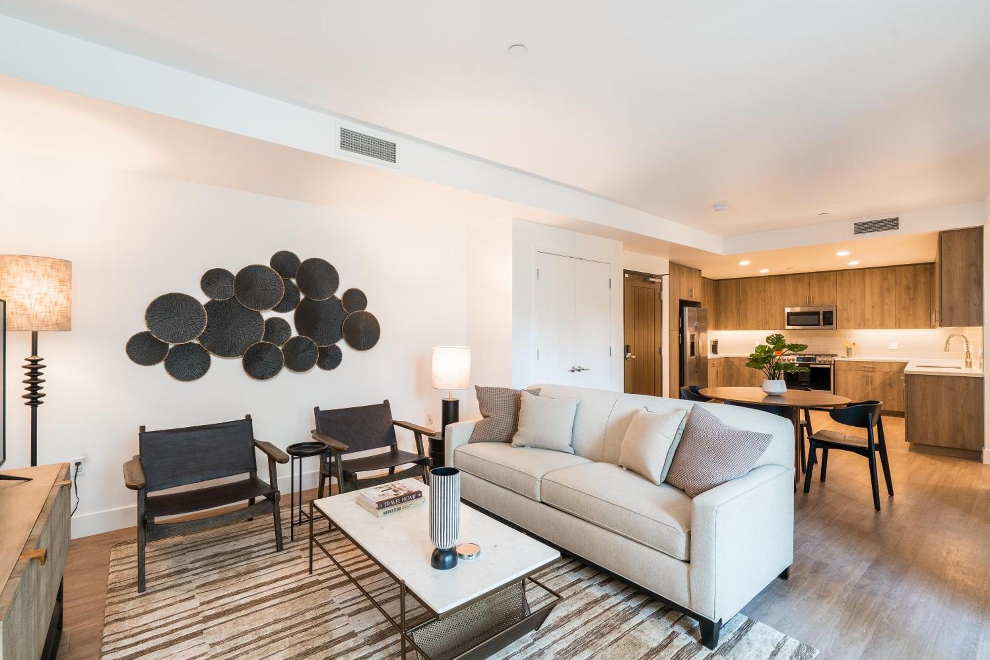 Caltrain-Facing, Two Bedroom Apartment (Self Check-in with Virtual Front Desk)
