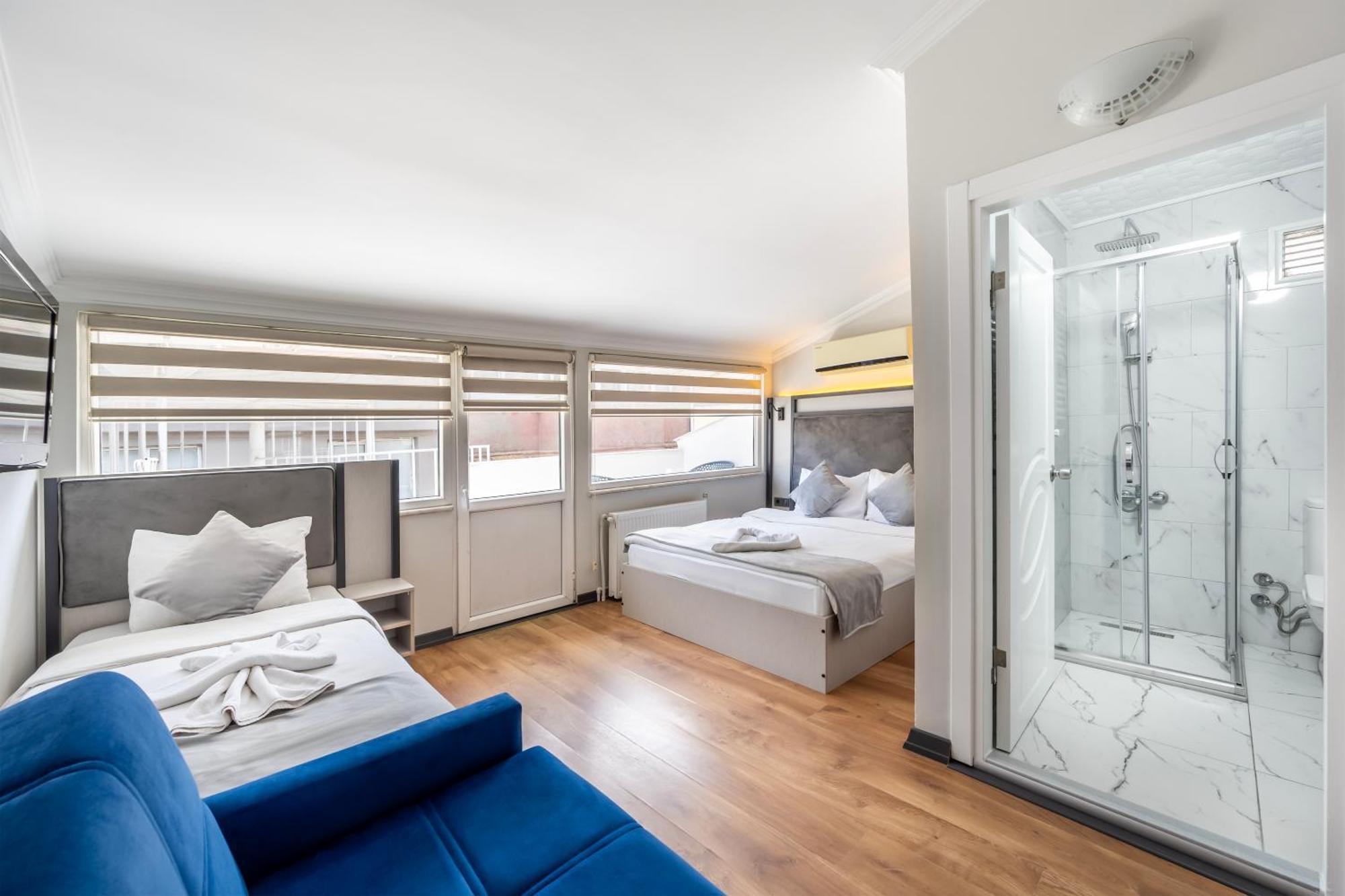 Quadruple Room with Terrace