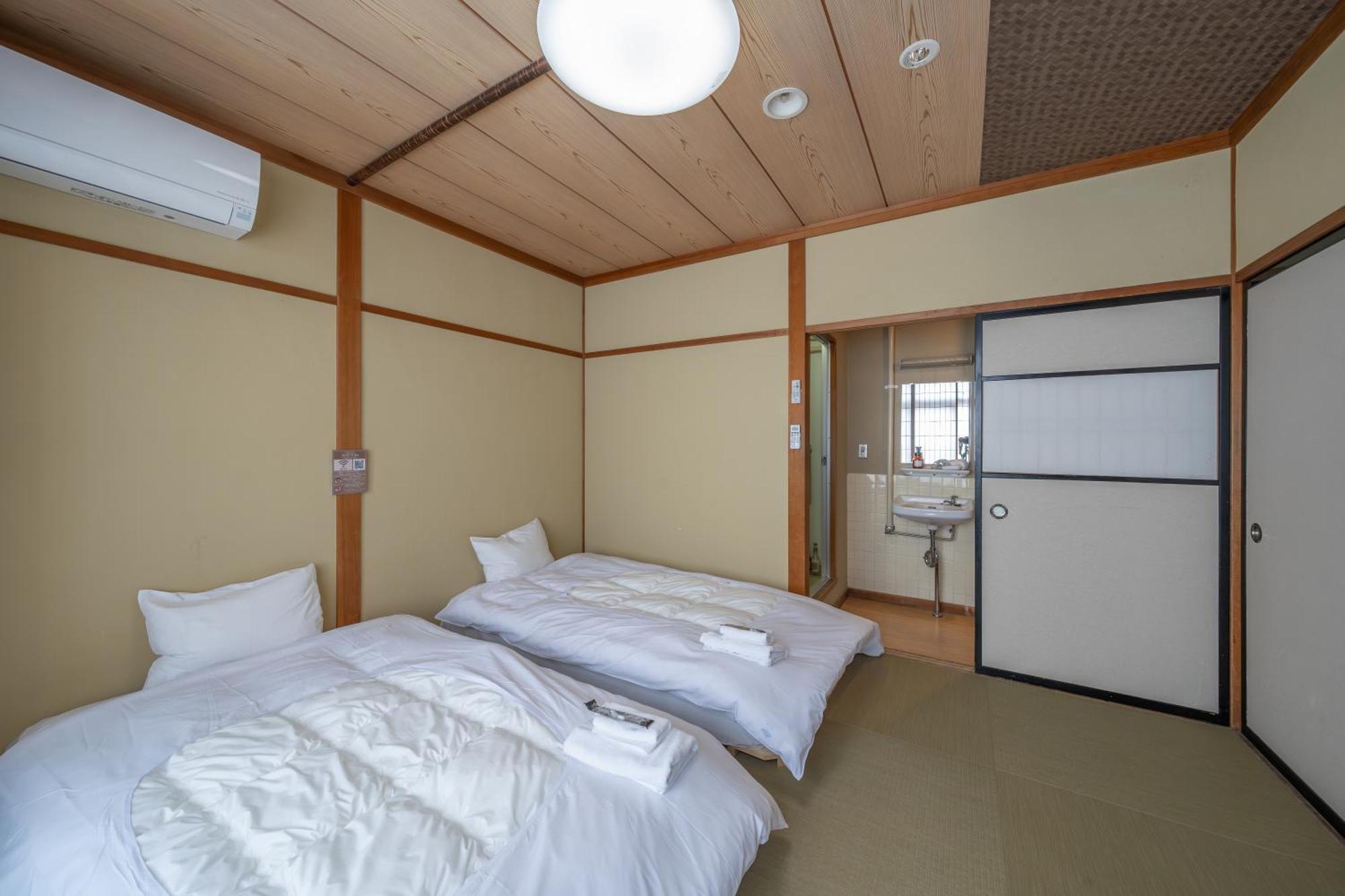 Twin Room with Private Bathroom