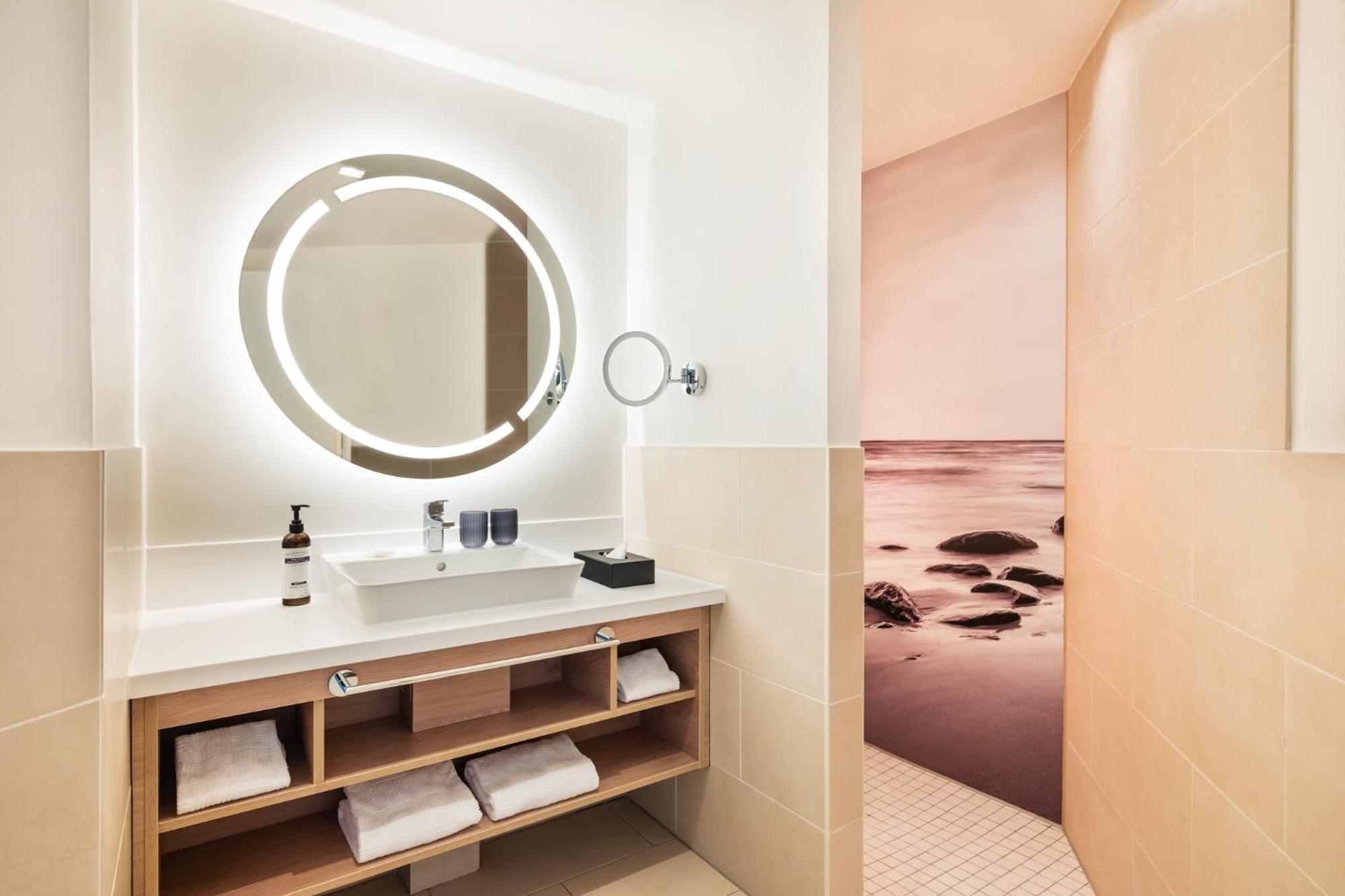 Deluxe Zimmer mit Kingsize-Bett mit Meerblick