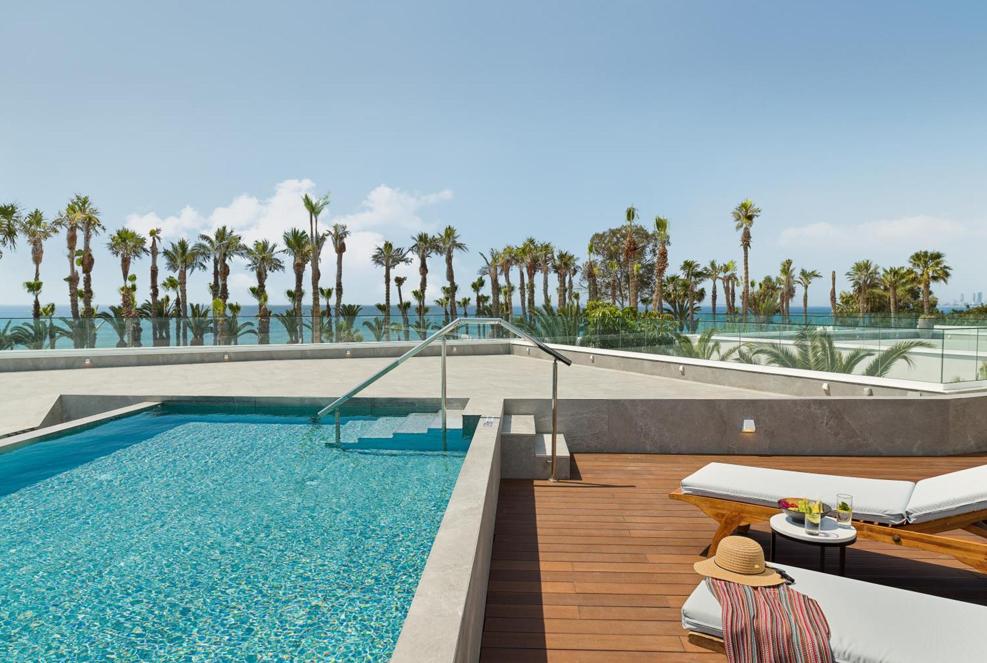 Swim Up Junior Suite Sea View