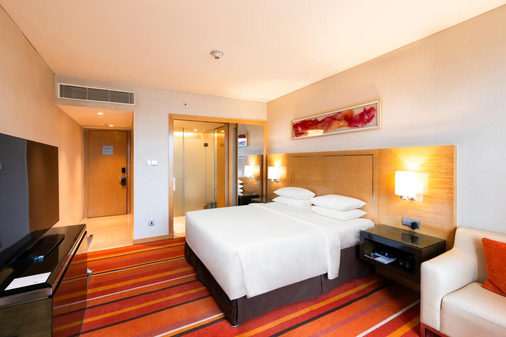 1 King Bed, Executive lounge access, Guest room