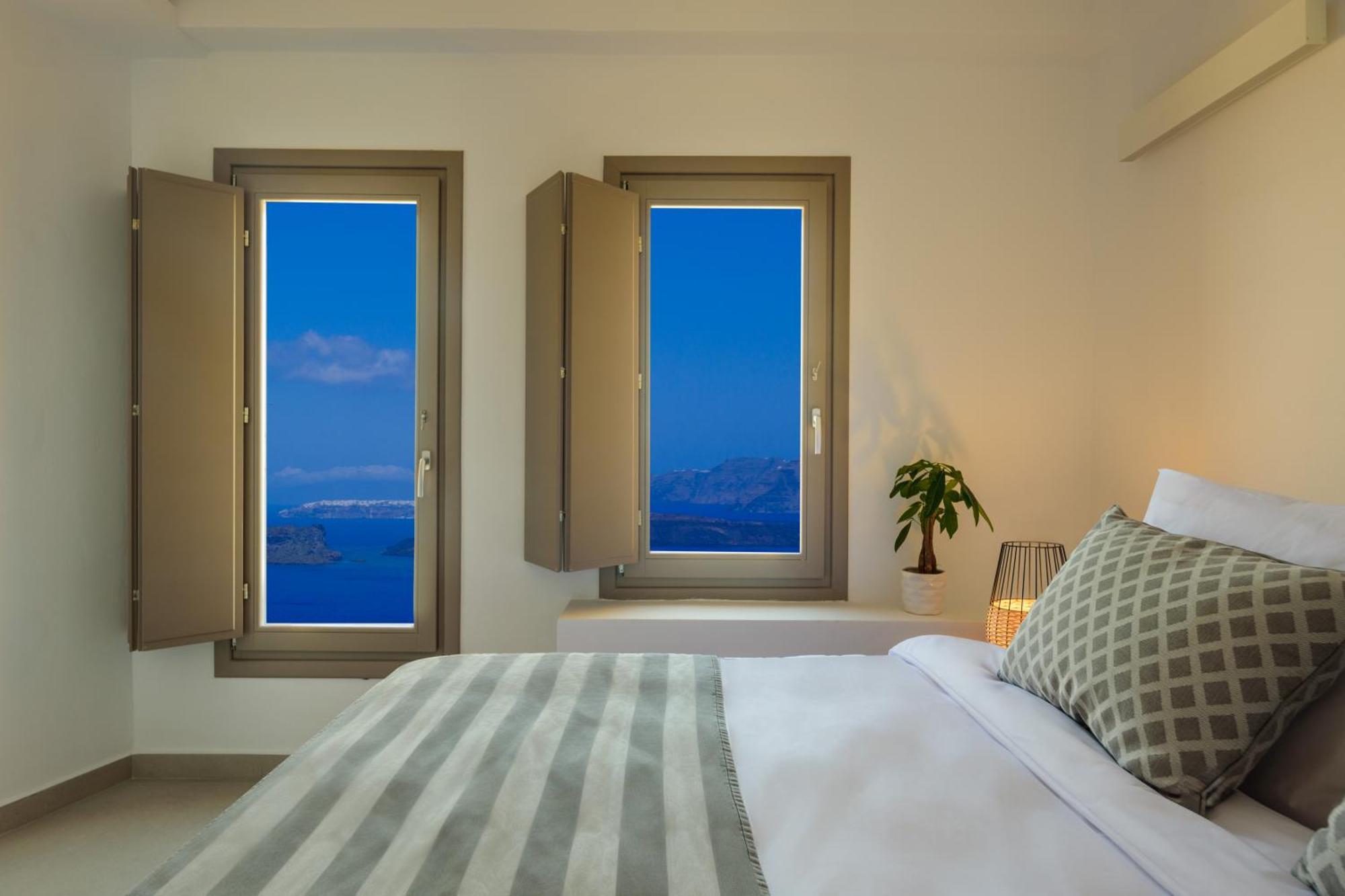 Senior Suite mit beheiztem Whirlpool und Blick auf die Caldera