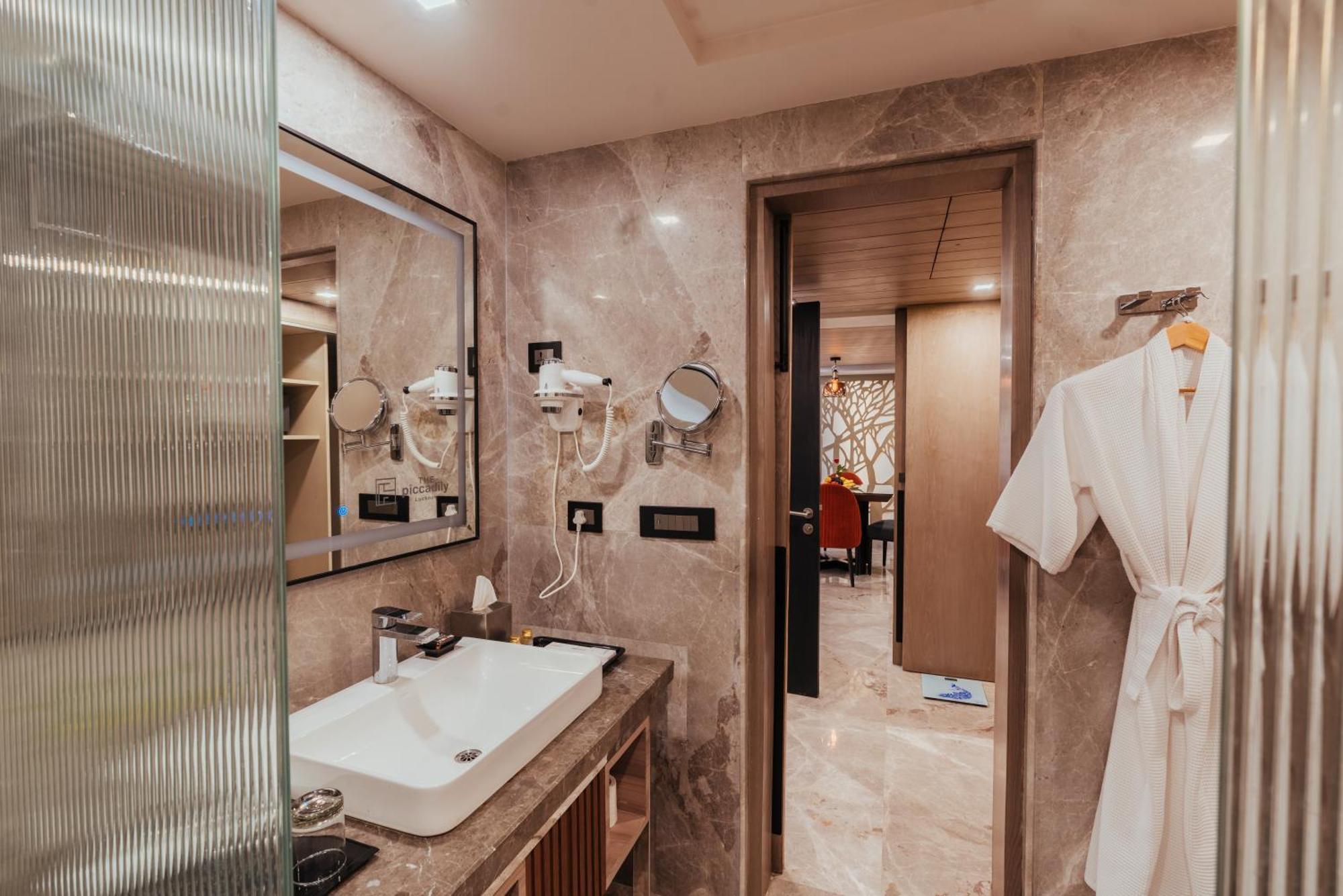 Luxury Suite