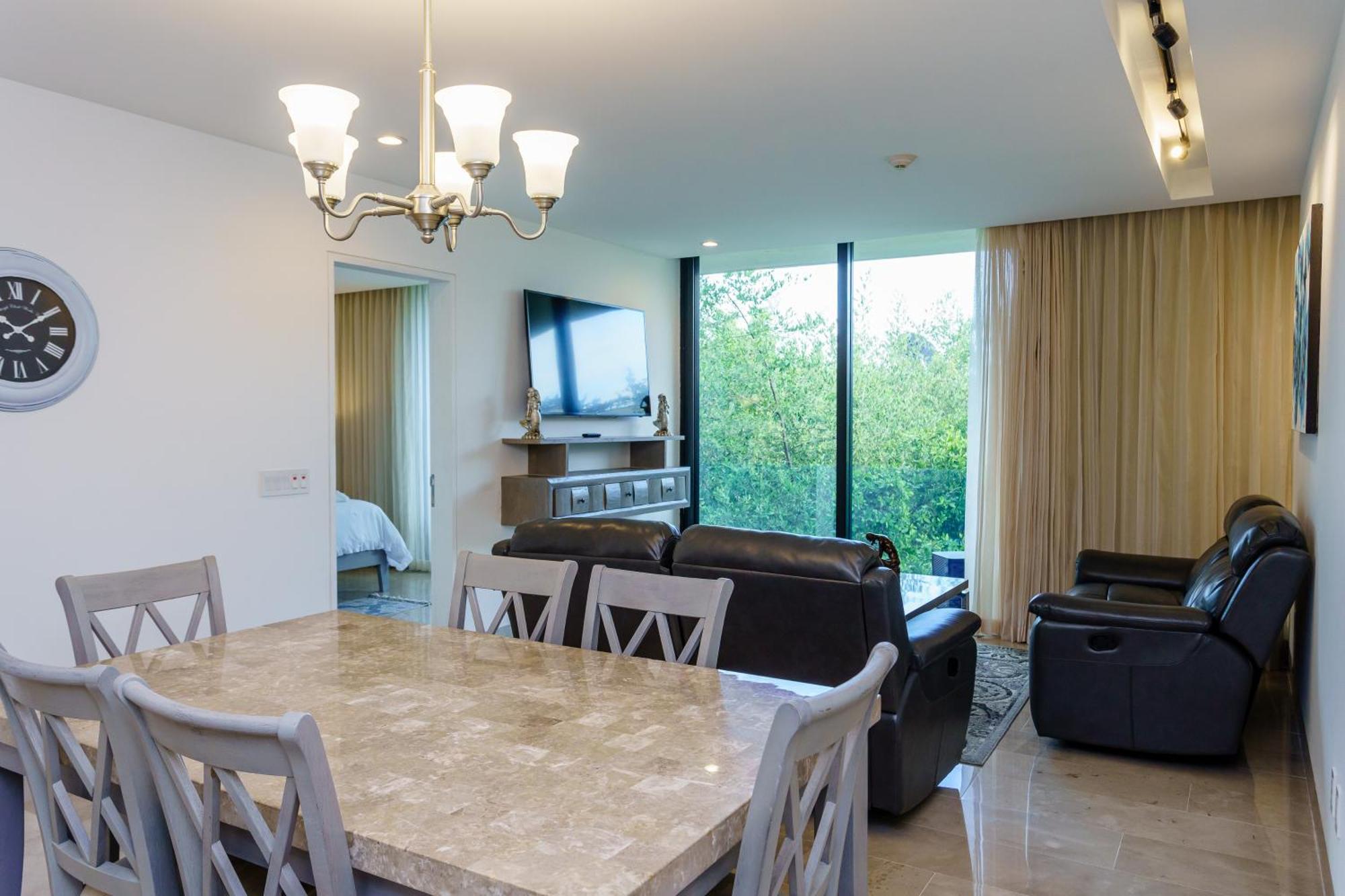 Deluxe Apartment