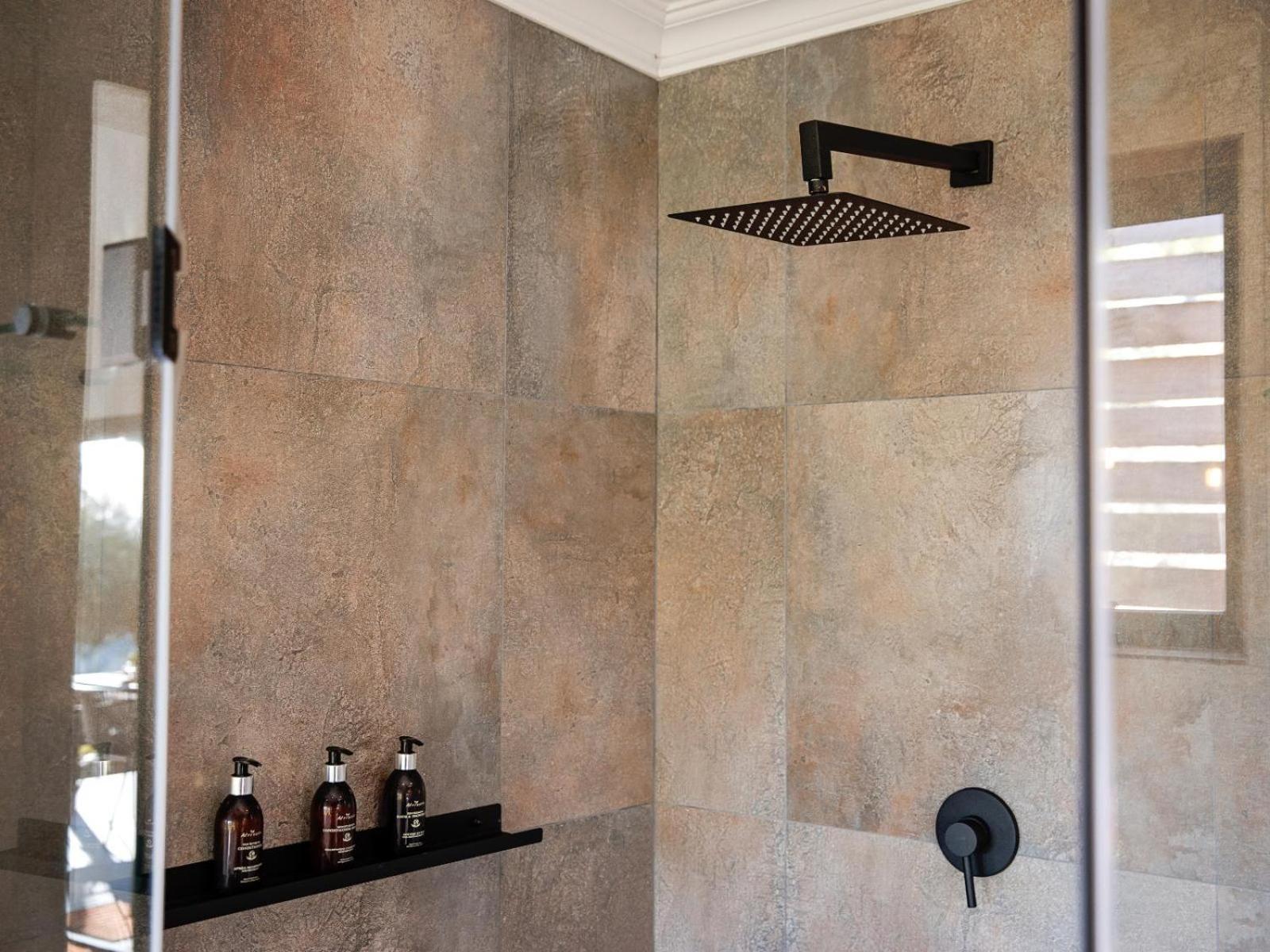 Deluxe Queen Suite