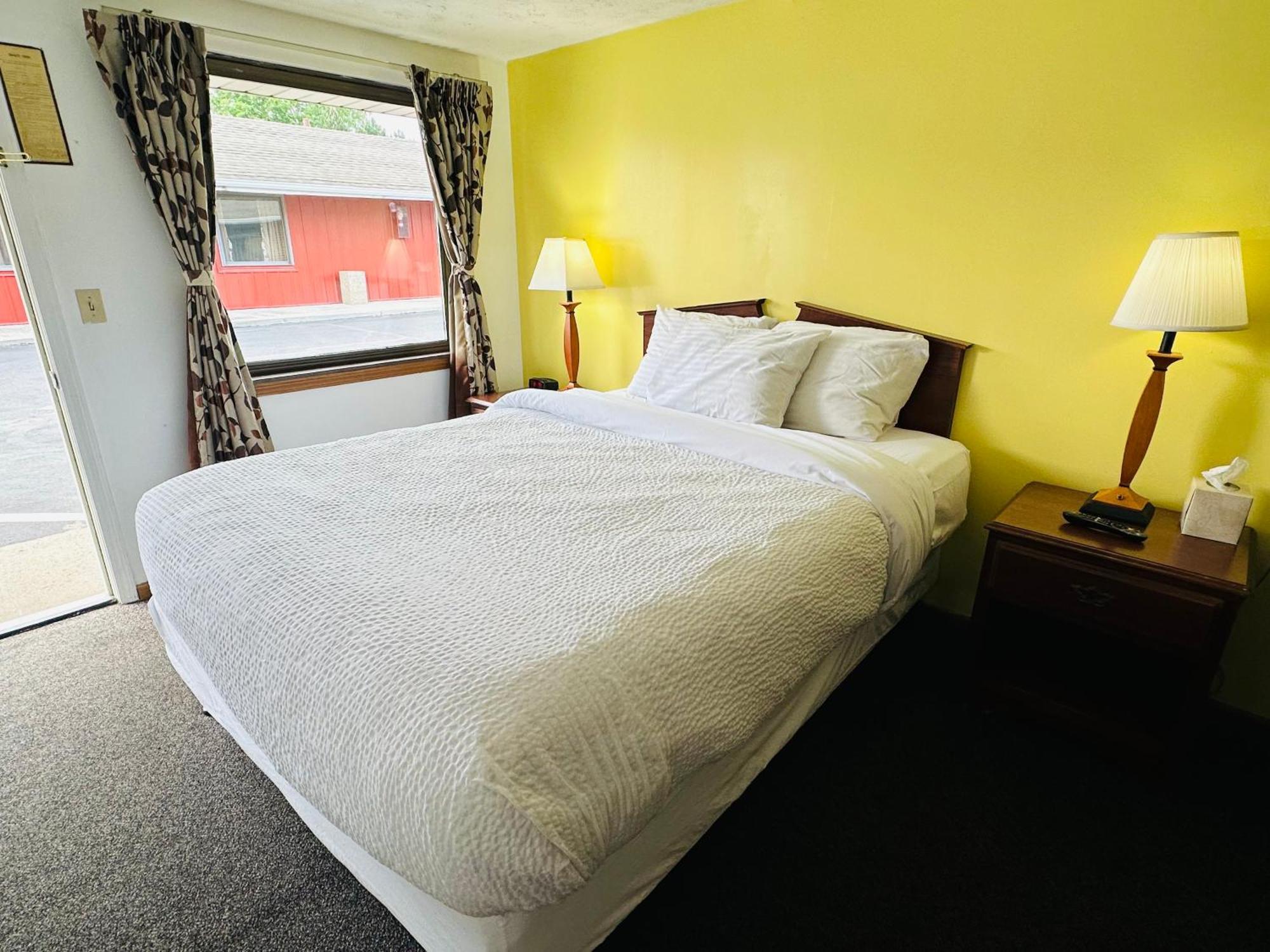 Deluxe Queen Room