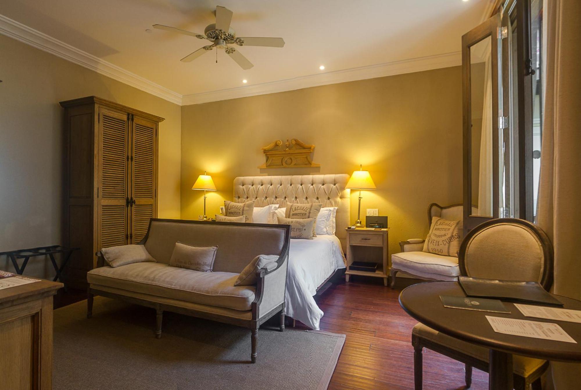 Deluxe Double Room Makani Beach Club access
