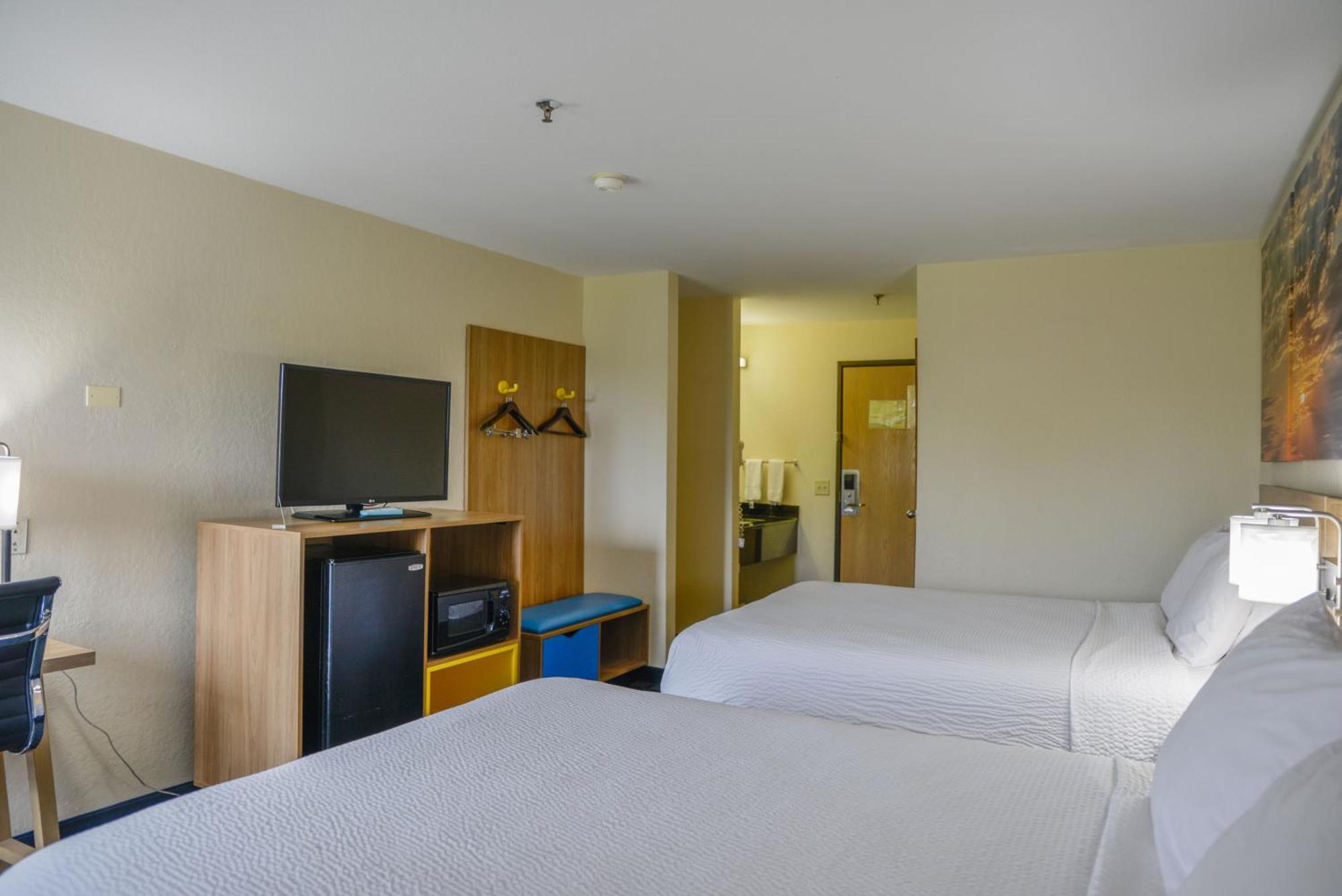 Queen Room with Two Queen Beds - Non-Smoking