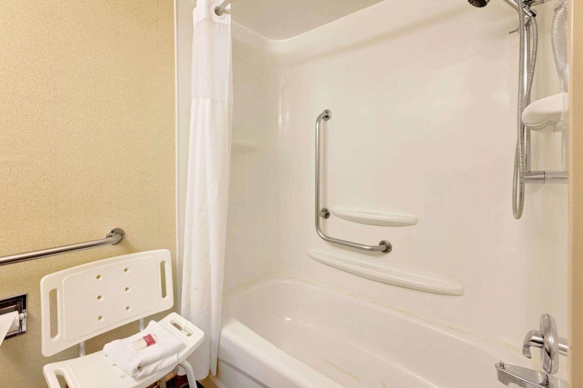 2 Queen Beds, Accessible, Main Level, Non-Smoking