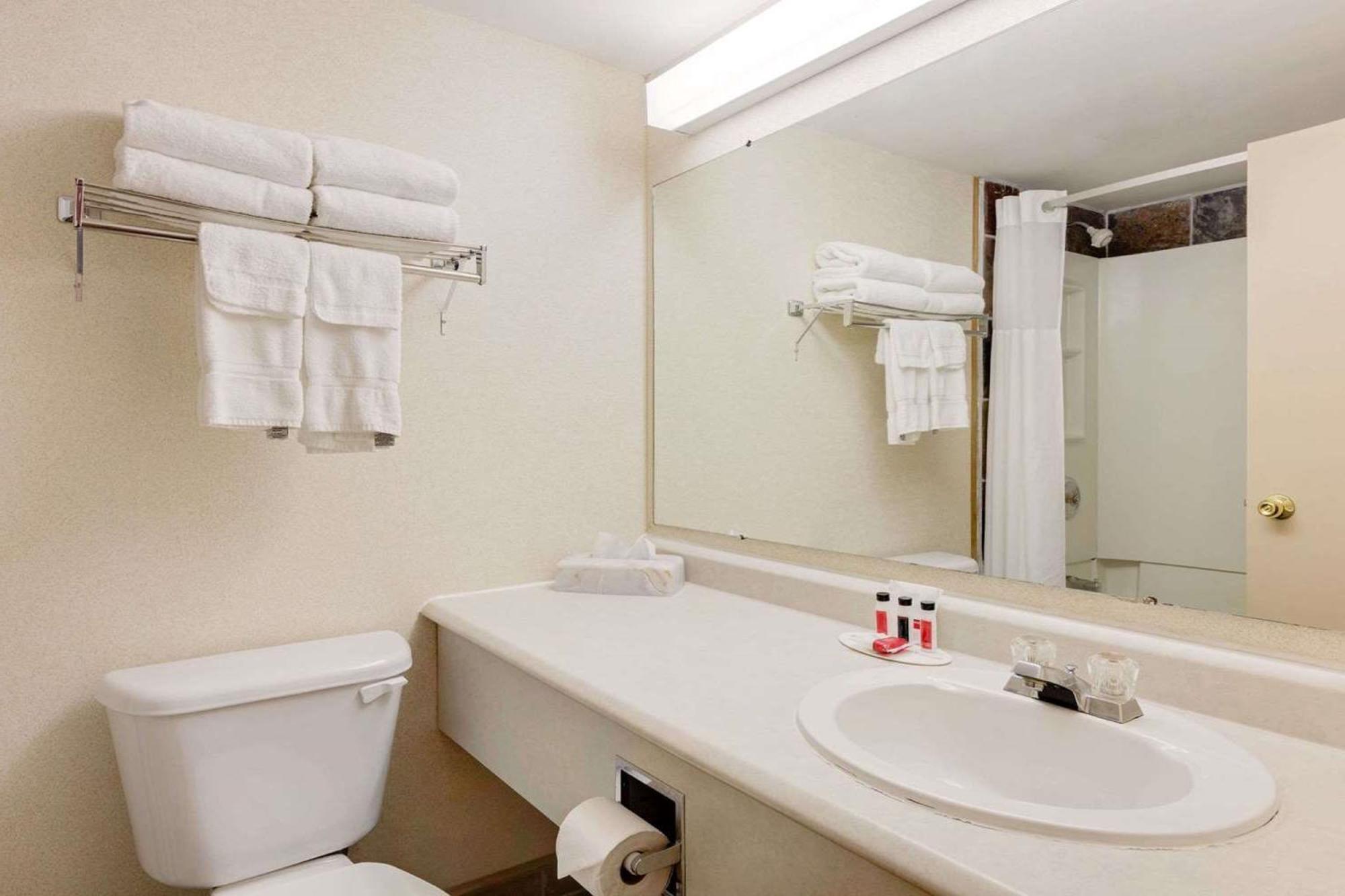 2 Queen Bed, Lower Level, Non-Smoking