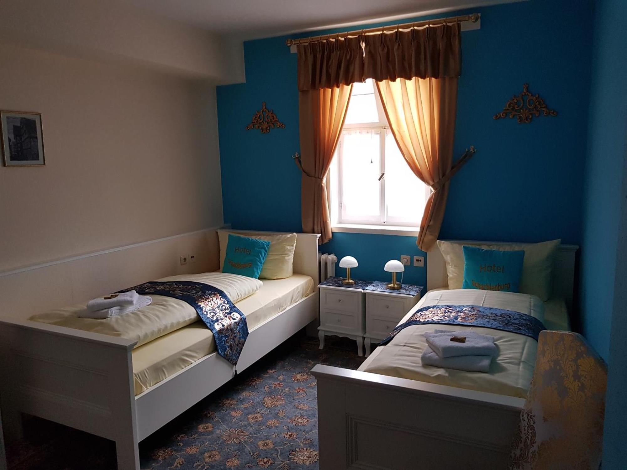 Kleines Doppel-/Zweibettzimmer