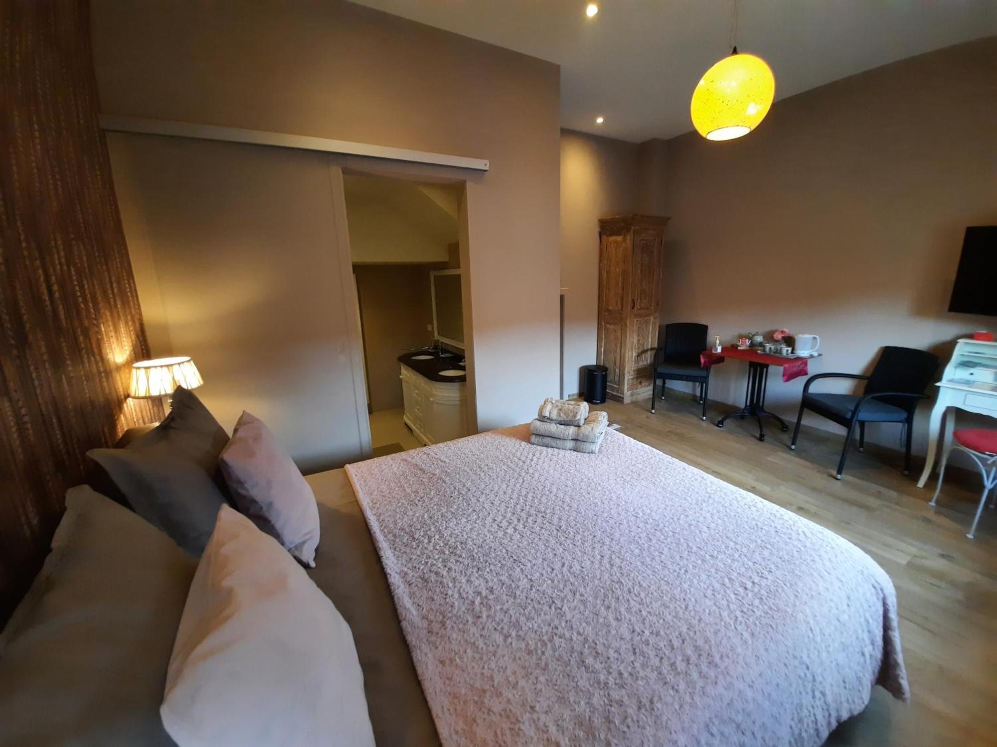 Deluxe Double Room Bath