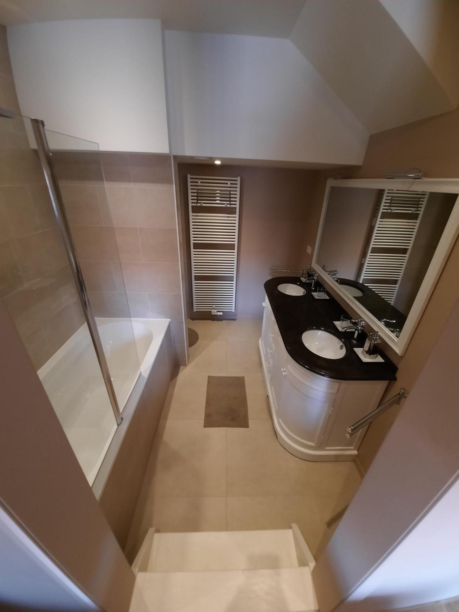 Deluxe Double Room Bath