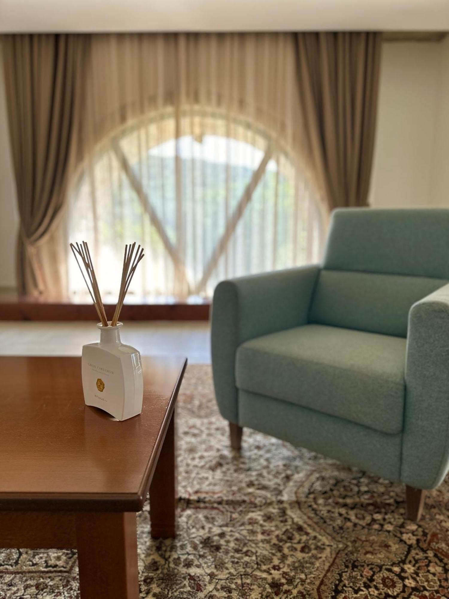 Deluxe King Suite