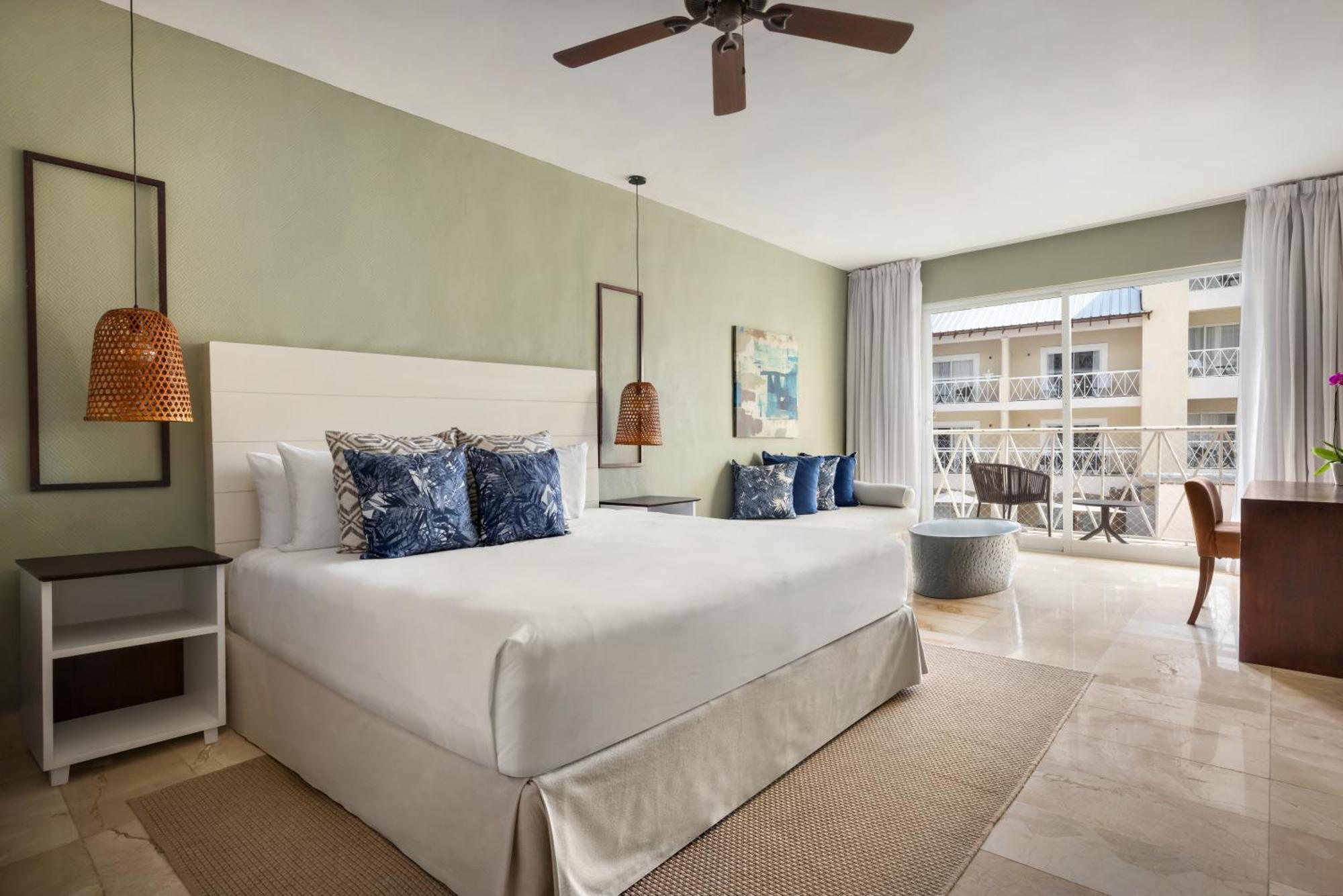 Sun Club Jr. Suite Pool View- Adults Only Double