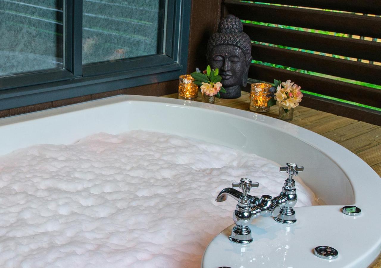 Deluxe Suite with Spa Bath