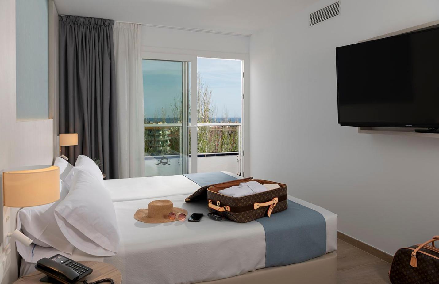Premium Pool View Room