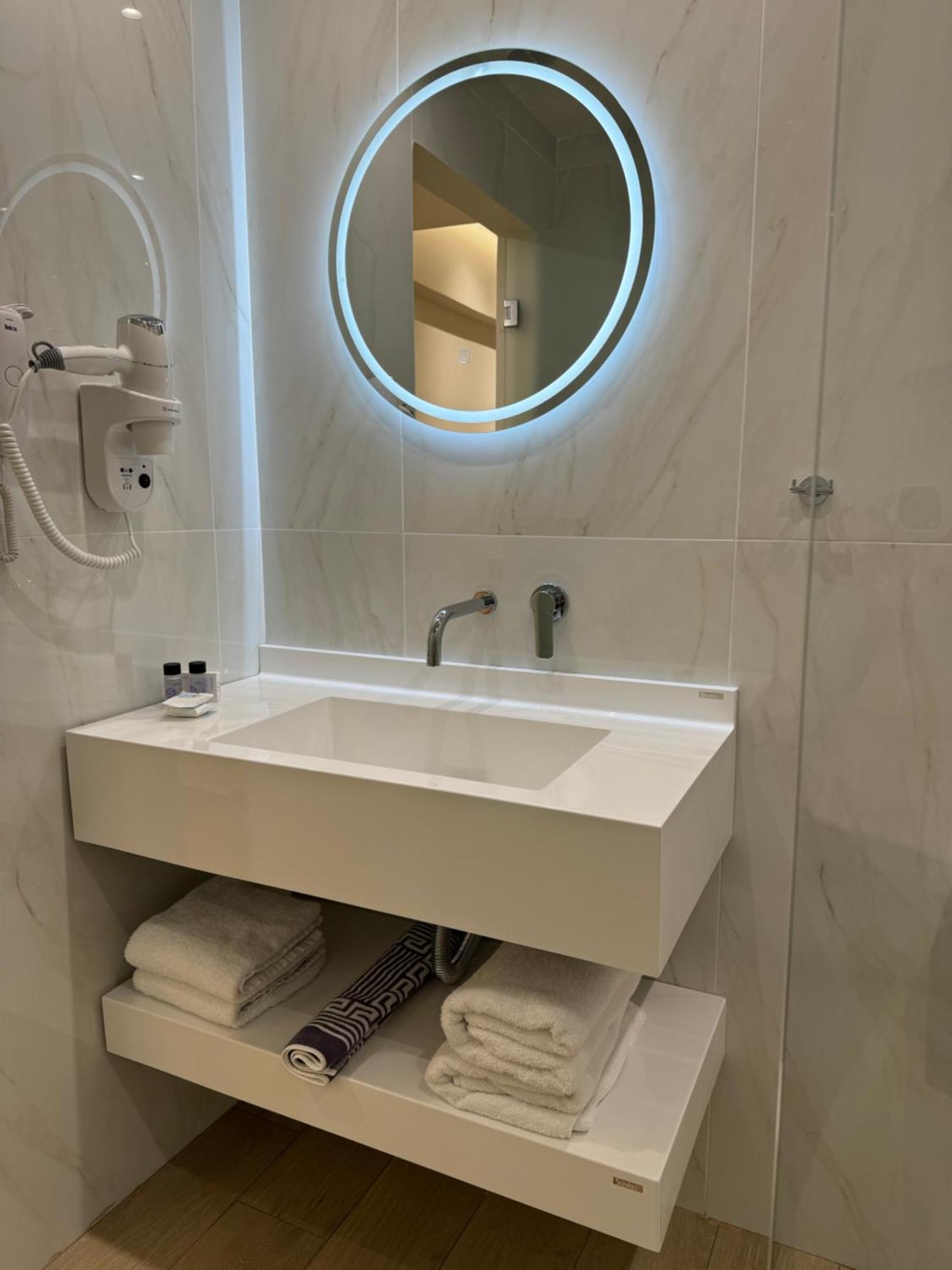 Deluxe Double Room with Side Sea View