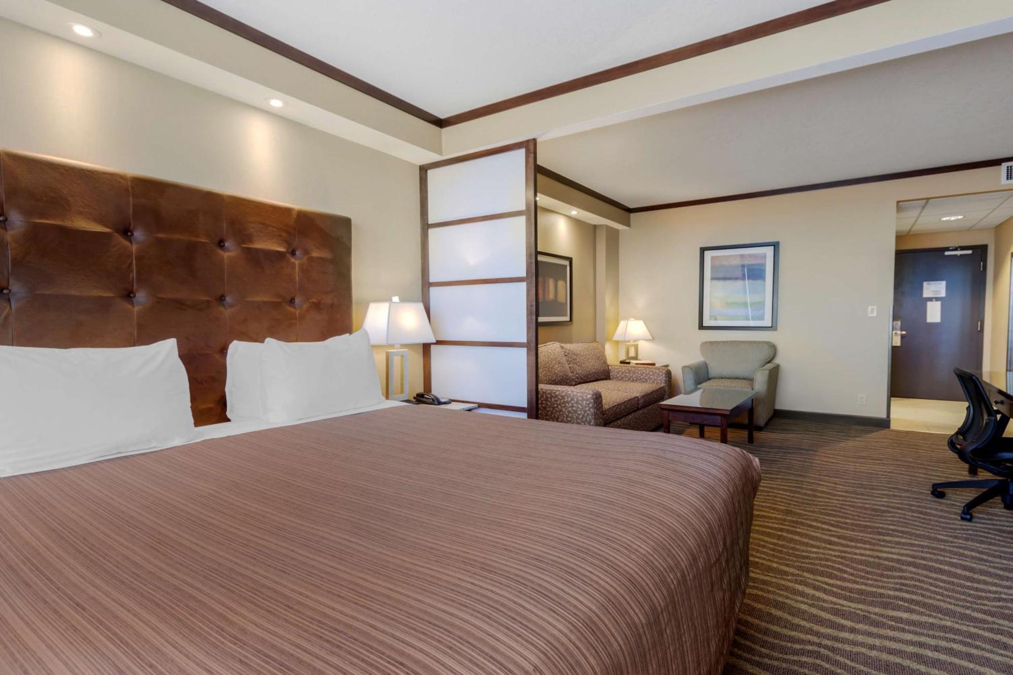King Suite with Walk-In-Shower - Non-Smoking