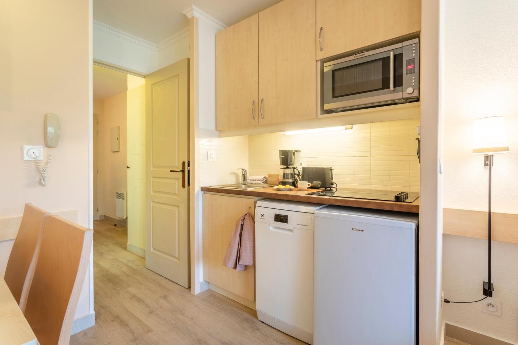 Studio avec Coin Nuit en Alcôve, Climatisation et Terrasse ou Balcon (4 Personnes)
