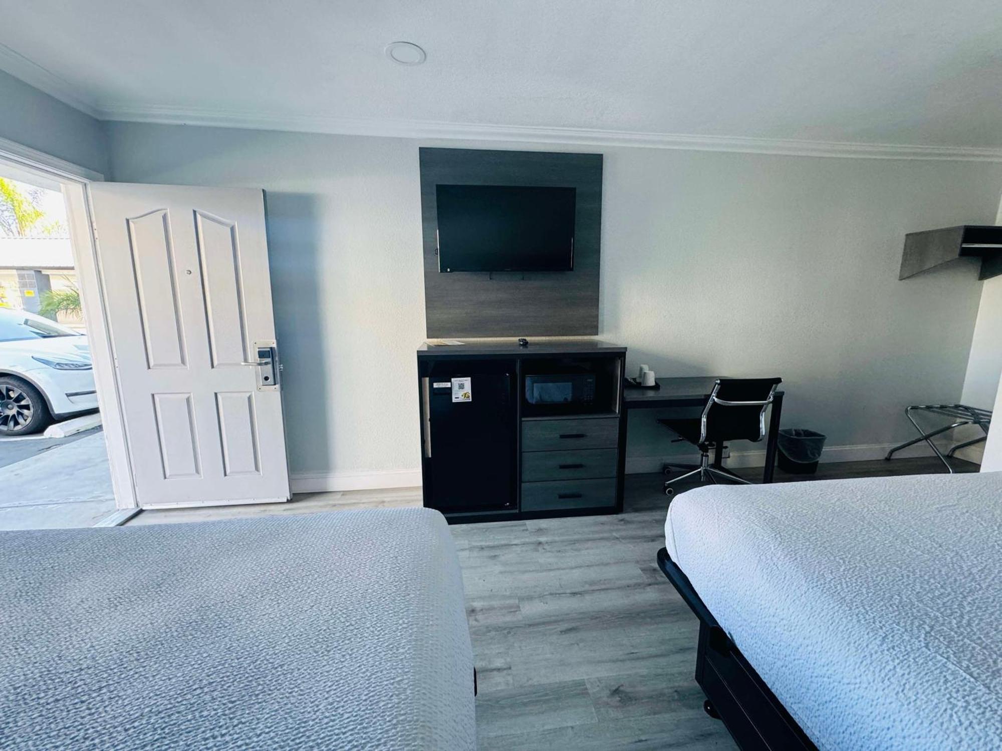 Queen Room with Two Queen Beds - Non-Smoking