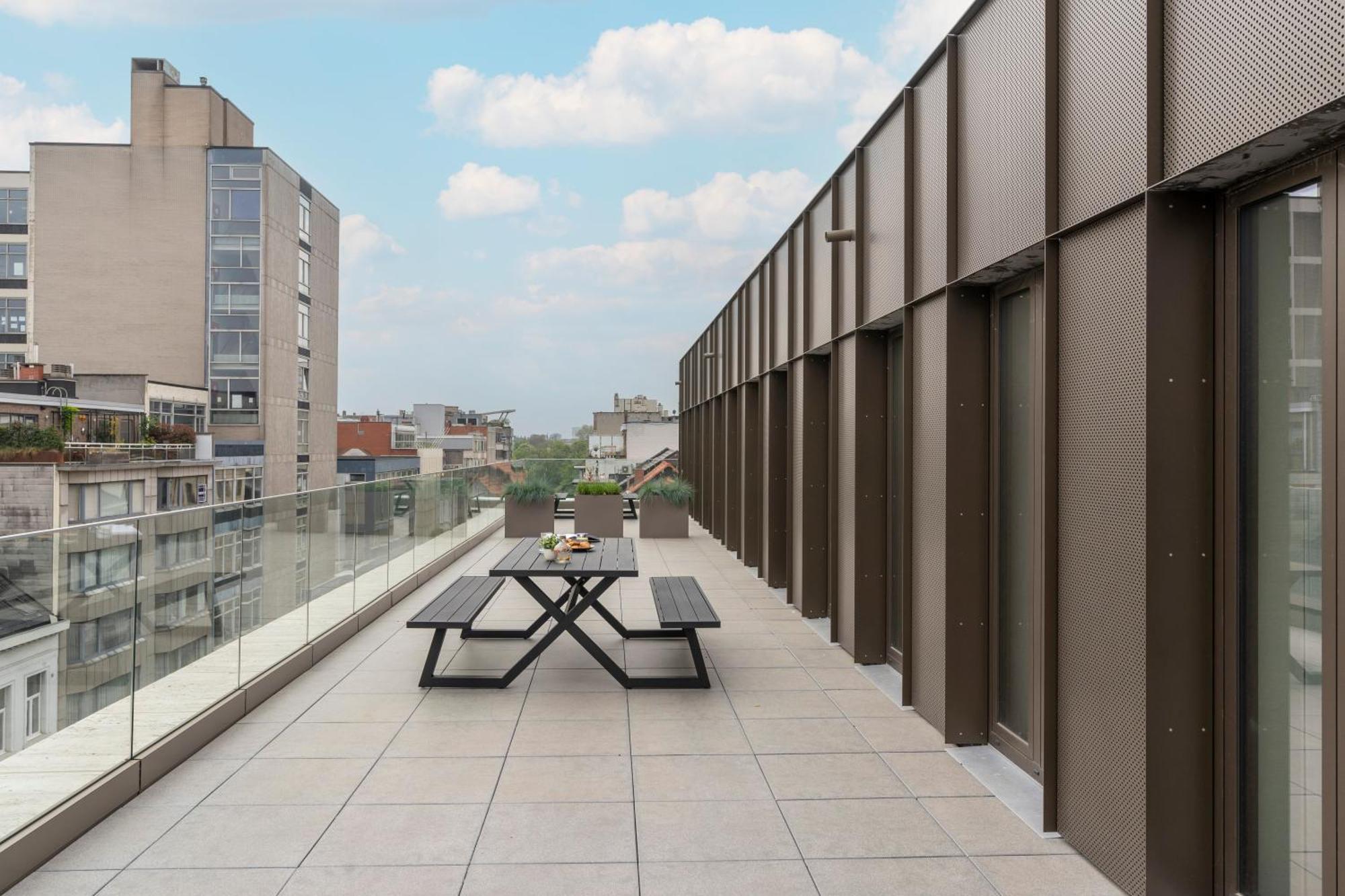Large 2 Bedroom Apartment Terrace Sofa Bed