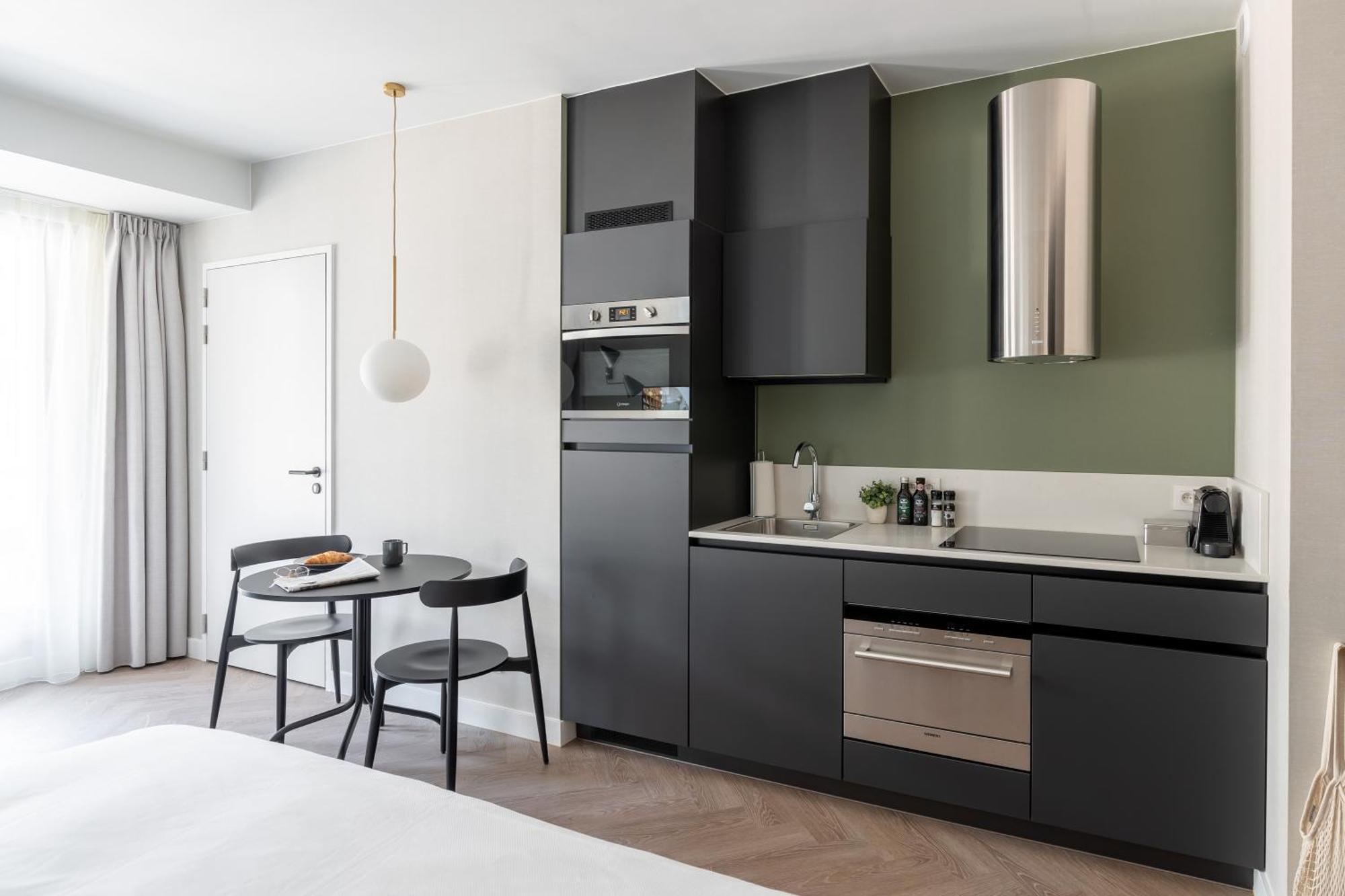 Medium Studio Kitchen