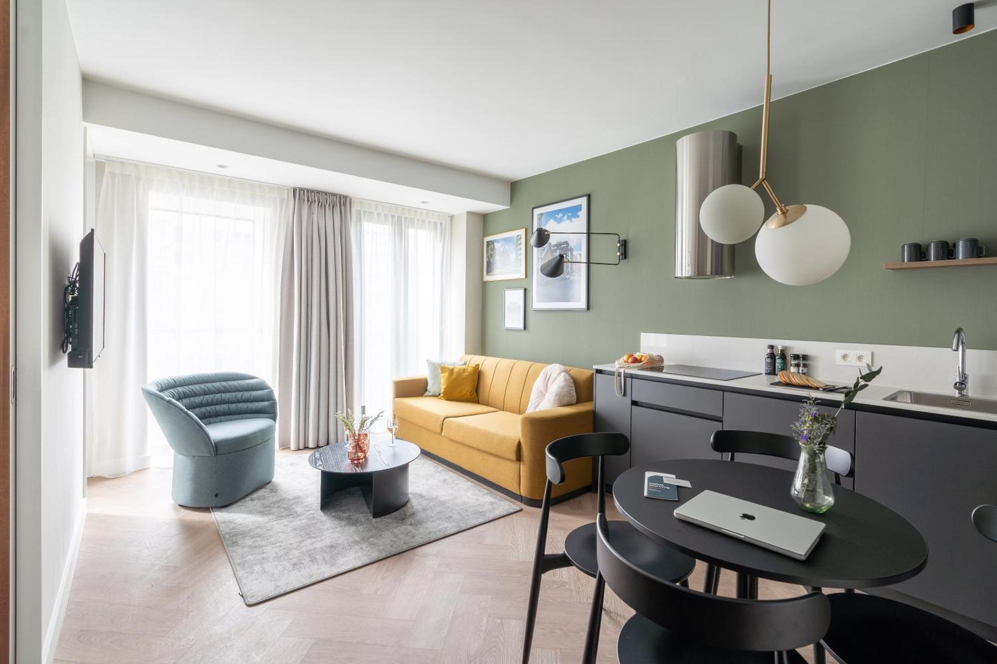Large 1 Bedroom Apartment Sofa Bed