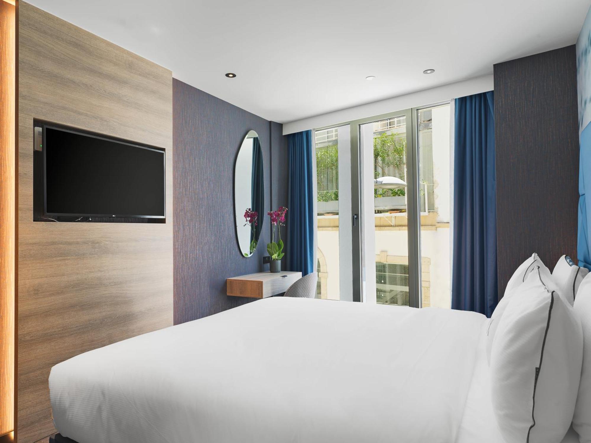 Superior Room Down to Earth