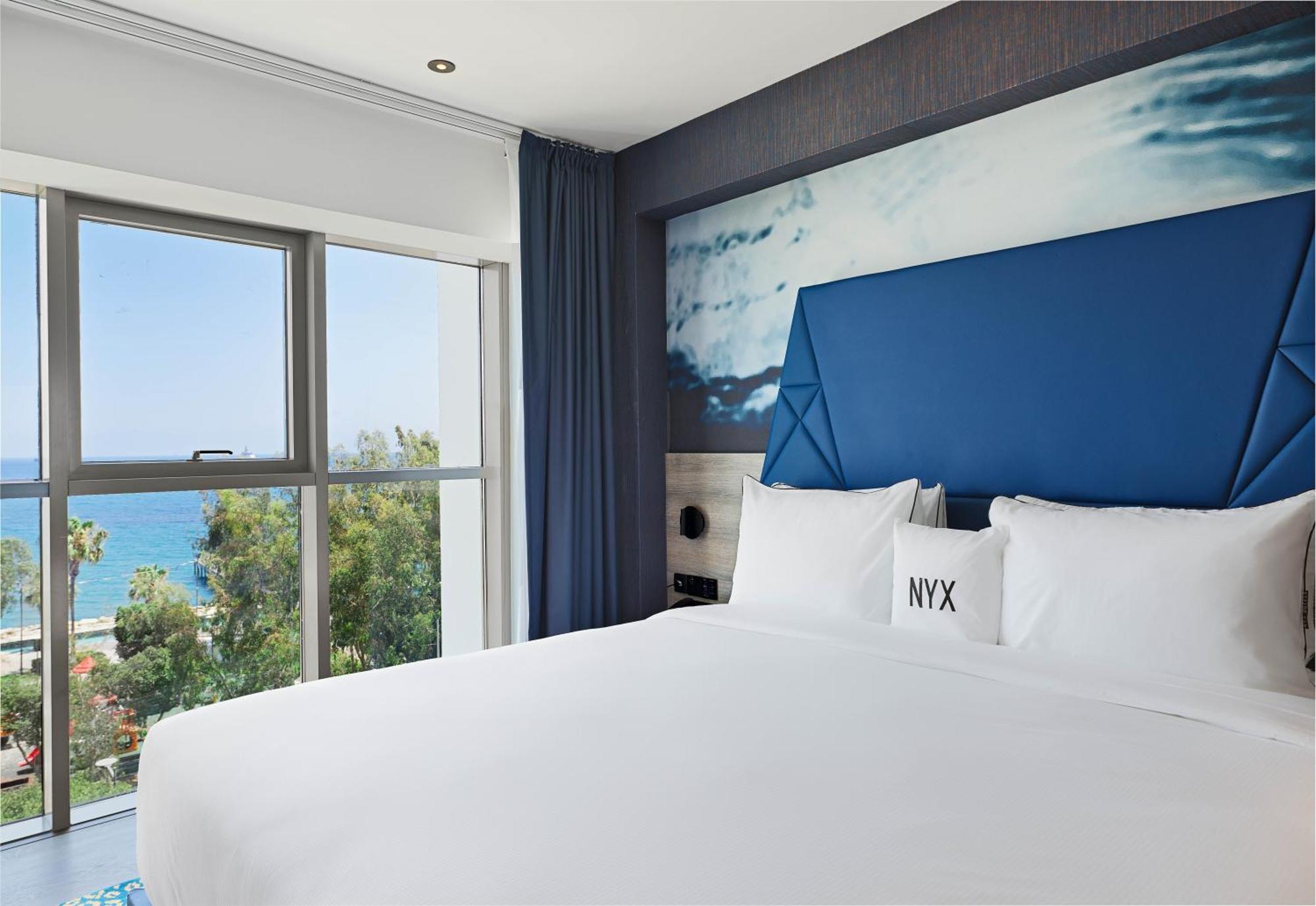 Space Executive Room Front Sea View Lounge Access