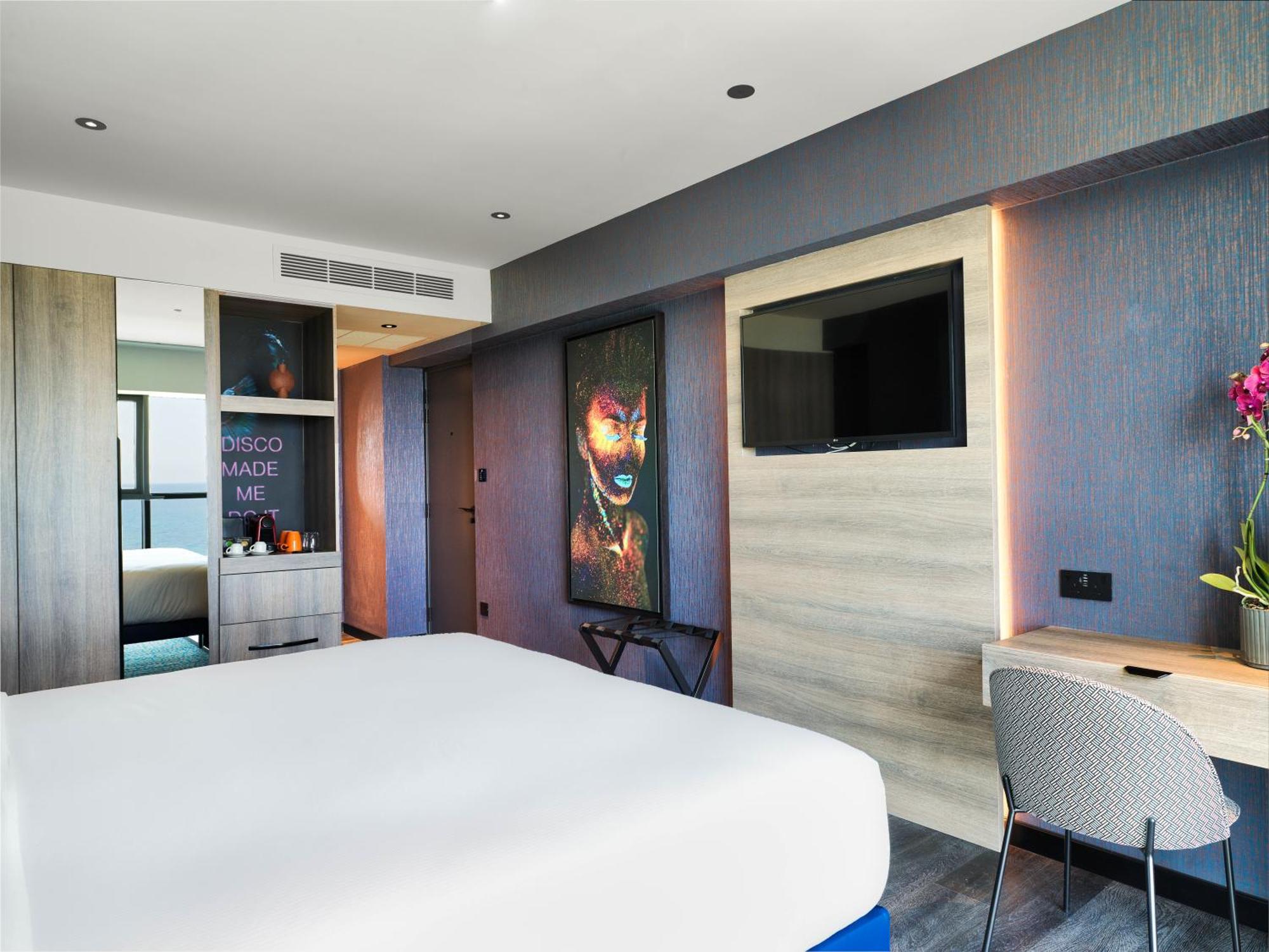 Space Executive Room Front Sea View Lounge Access