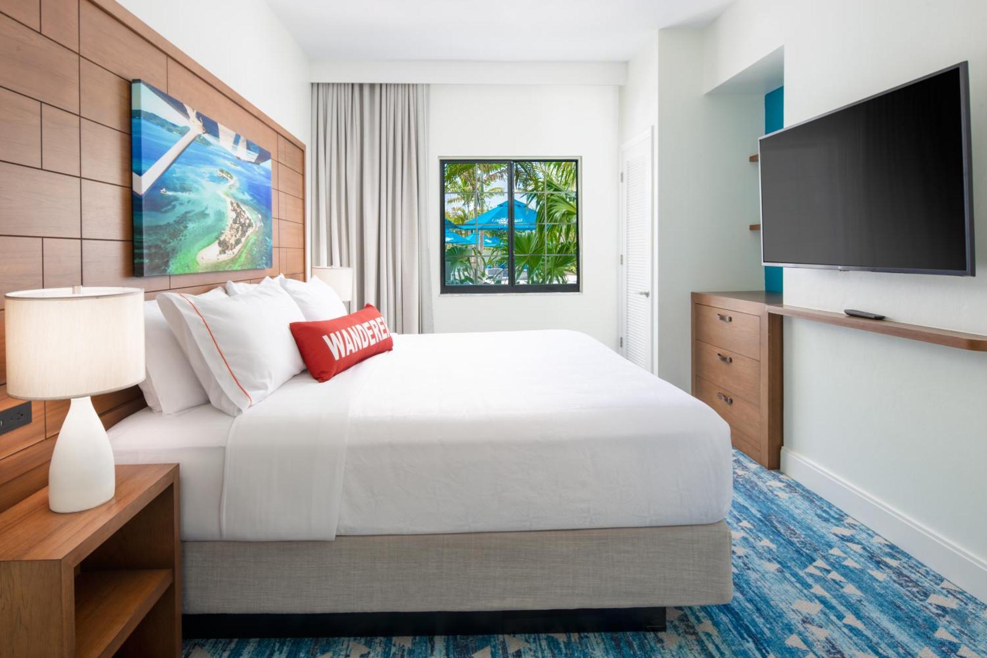 King Suite with Pool View
