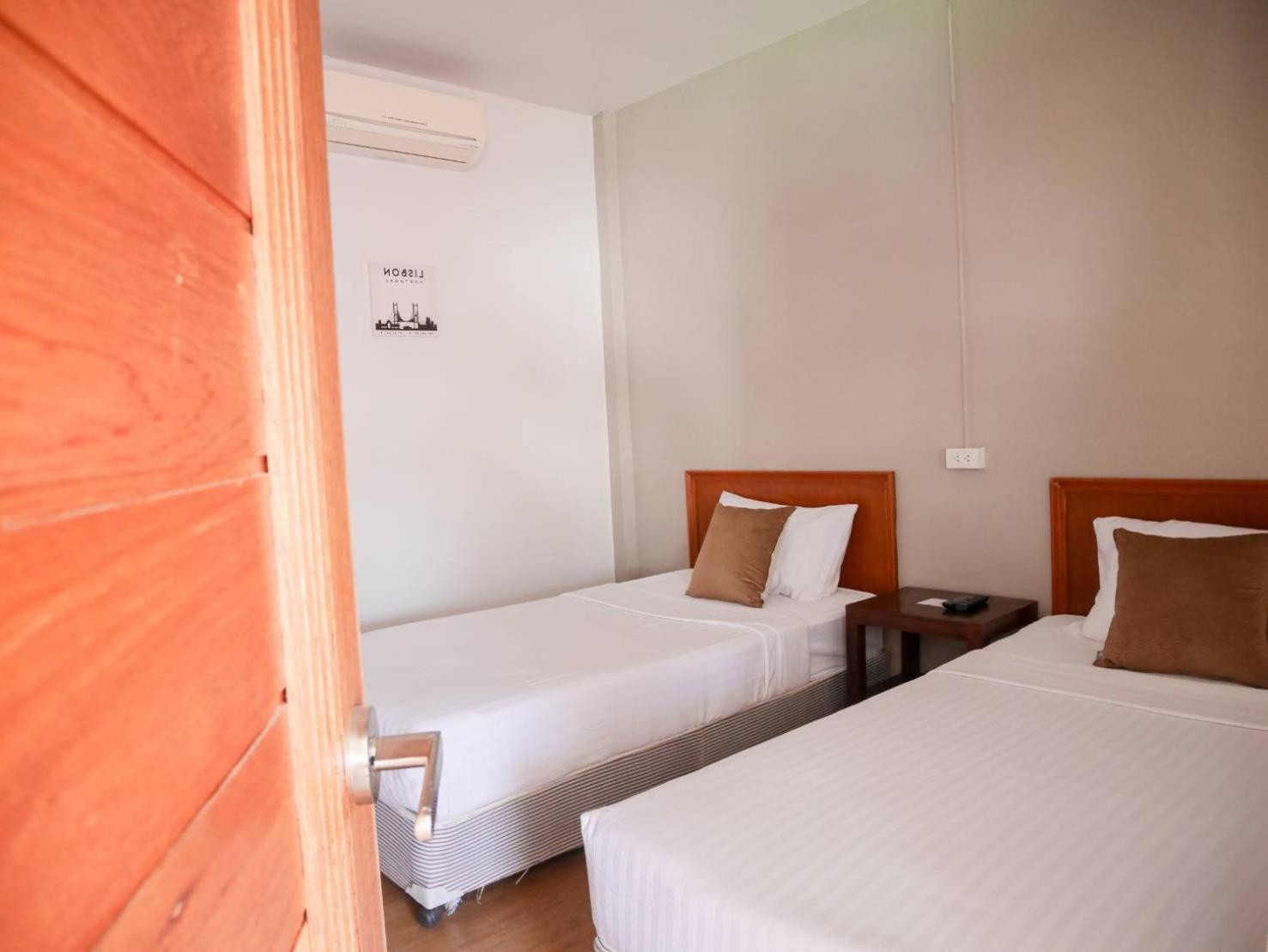 Twin Room with Private Bathroom