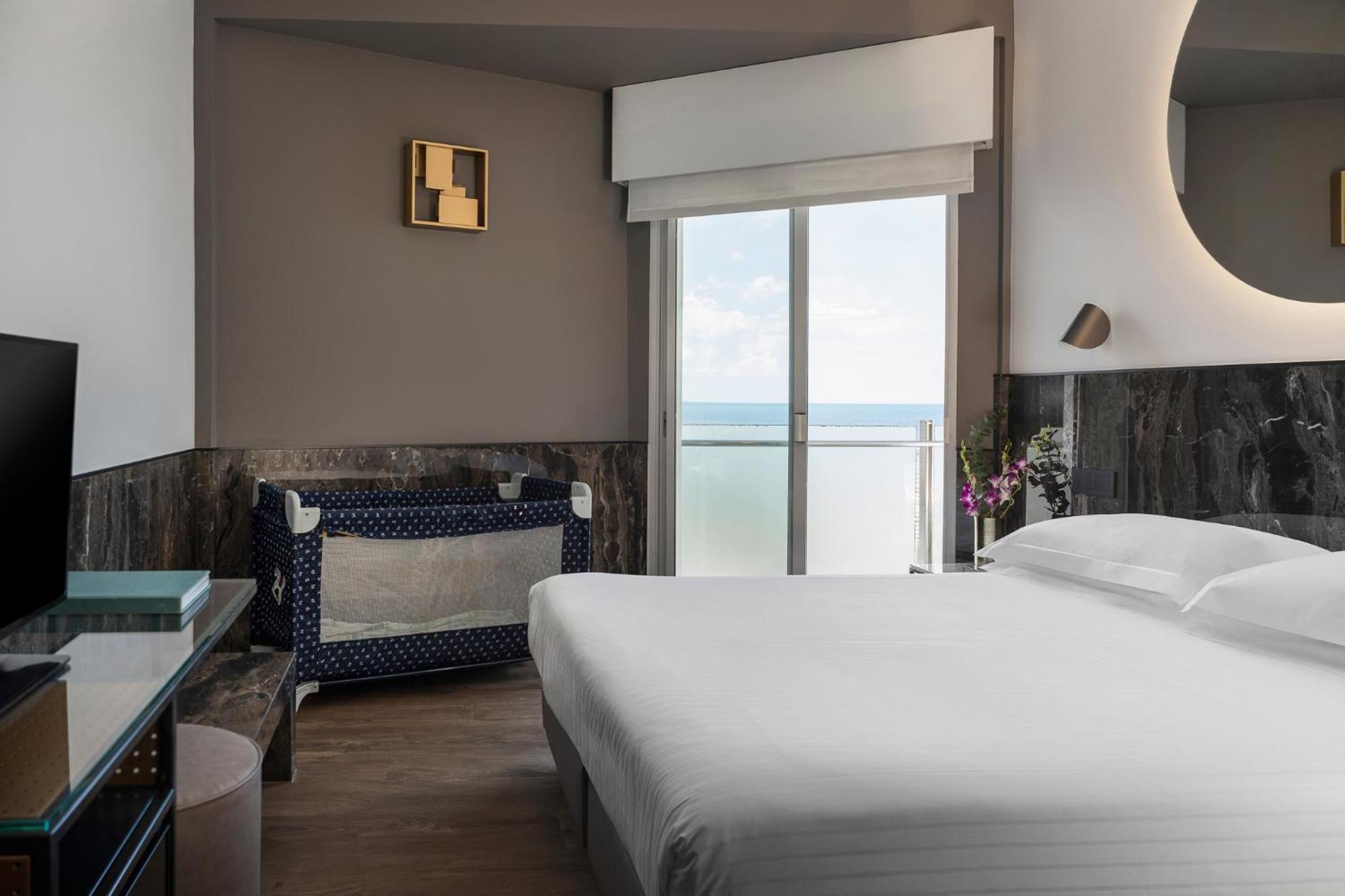 Superior Double or Twin Room Partial Sea View