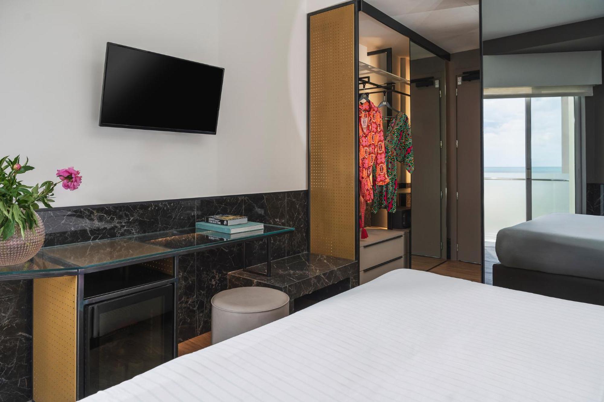 Superior Double or Twin Room Partial Sea View