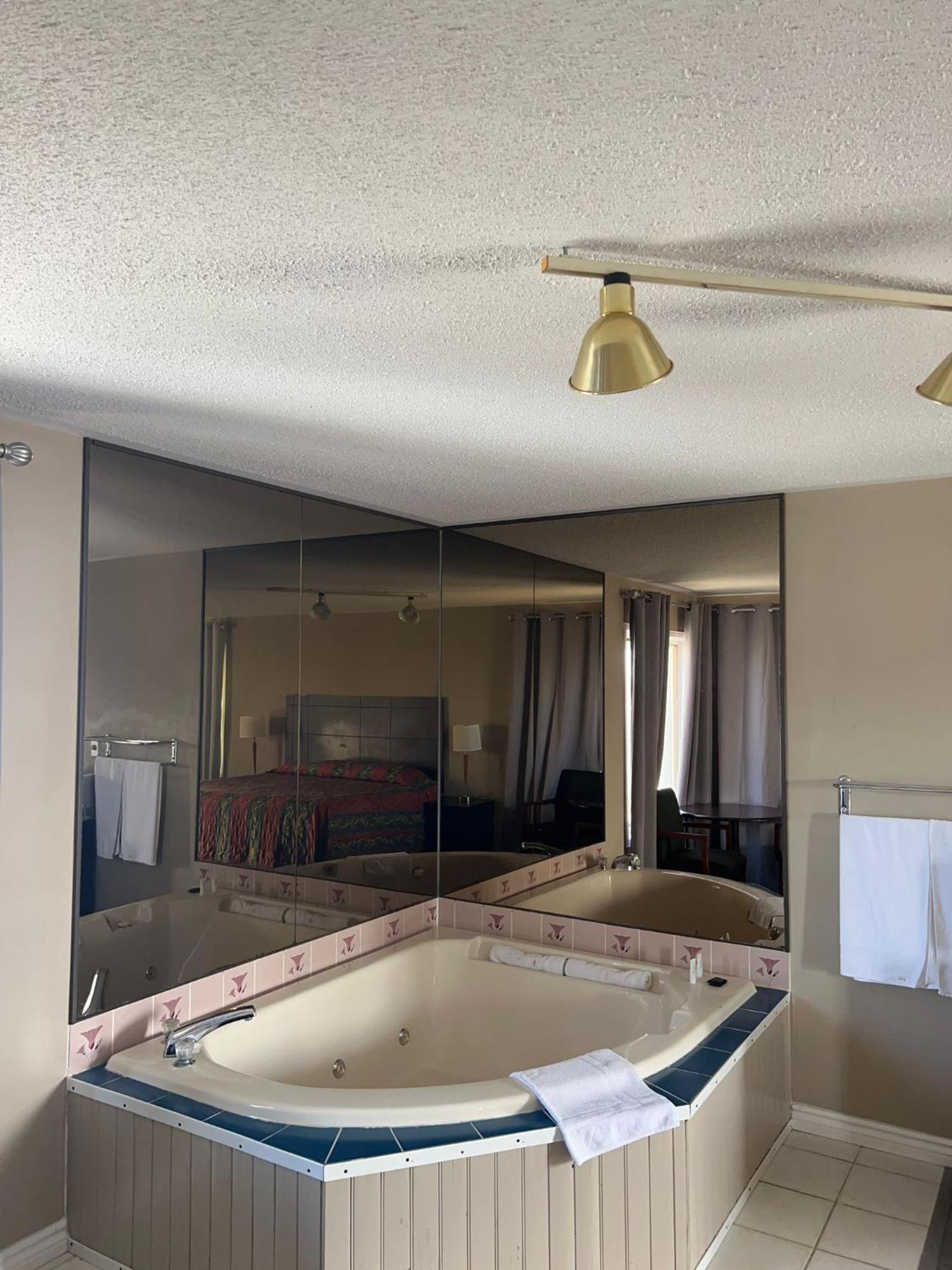 King Room with Spa Bath