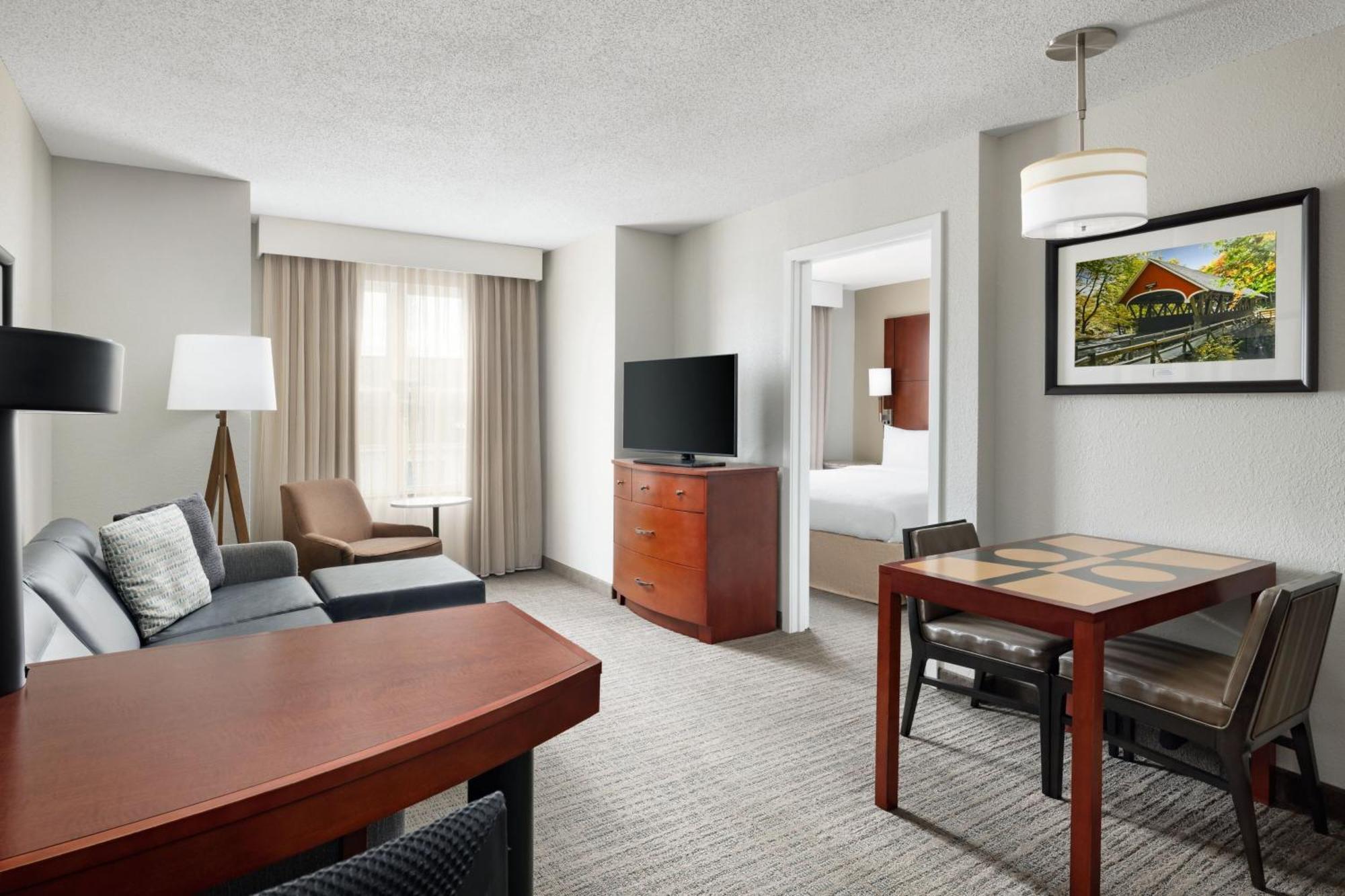1 Bedroom Larger Suite 1 King Sofa bed Corner room,1592887773:JPEG
