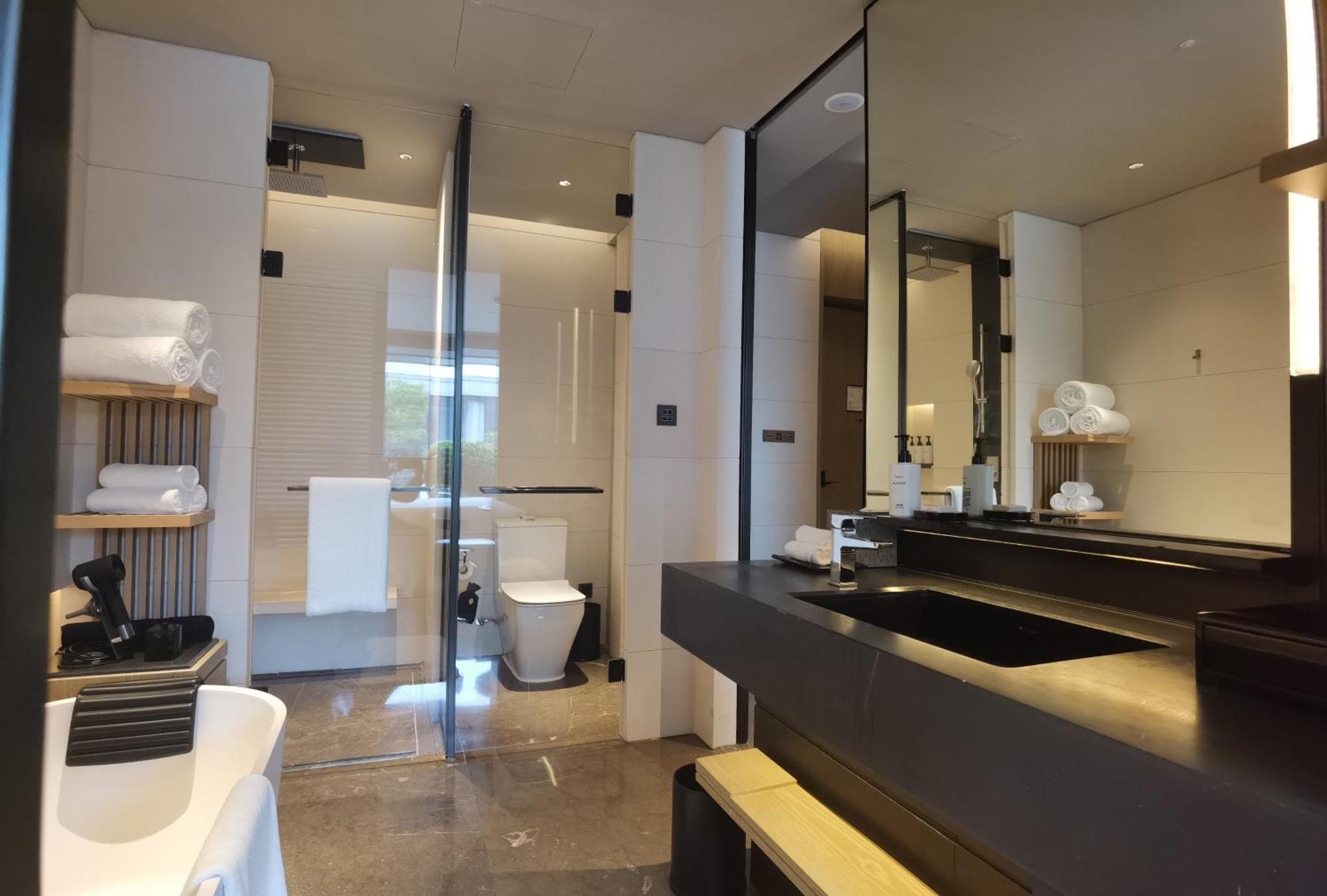 One-Bedroom Club King Suite with Ocean View