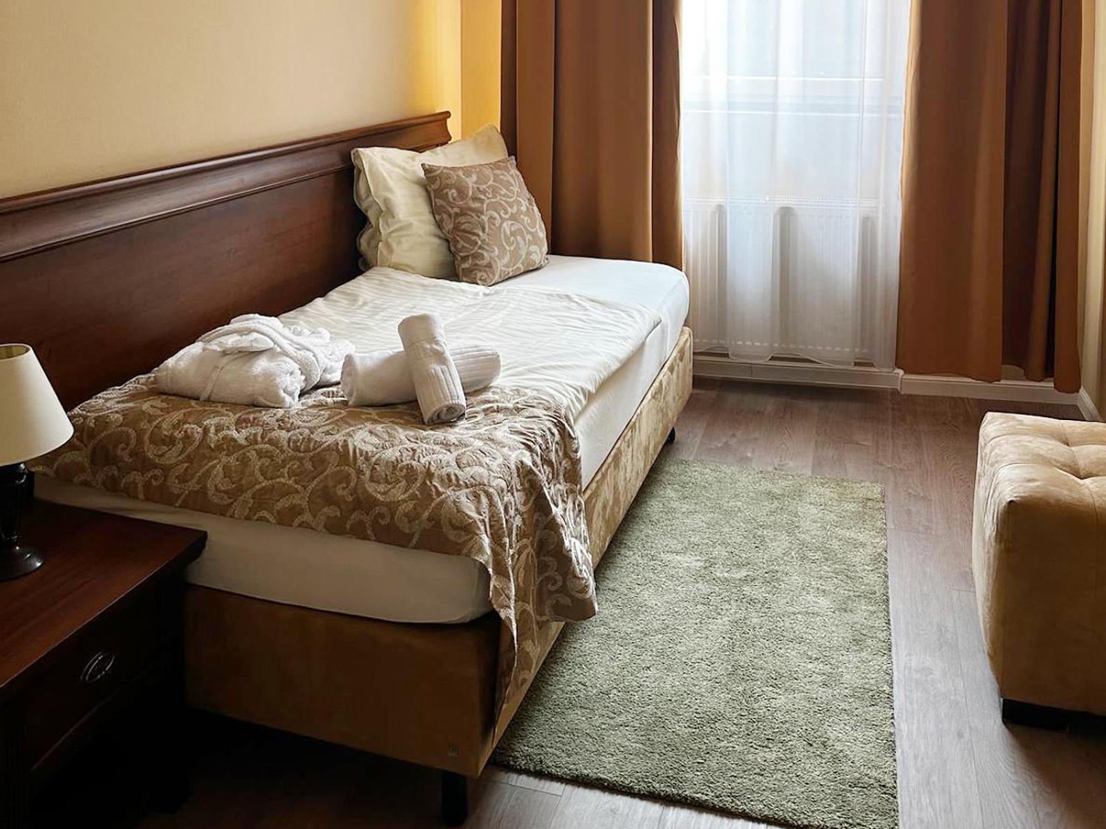 Family Room,1592916221:JPEG