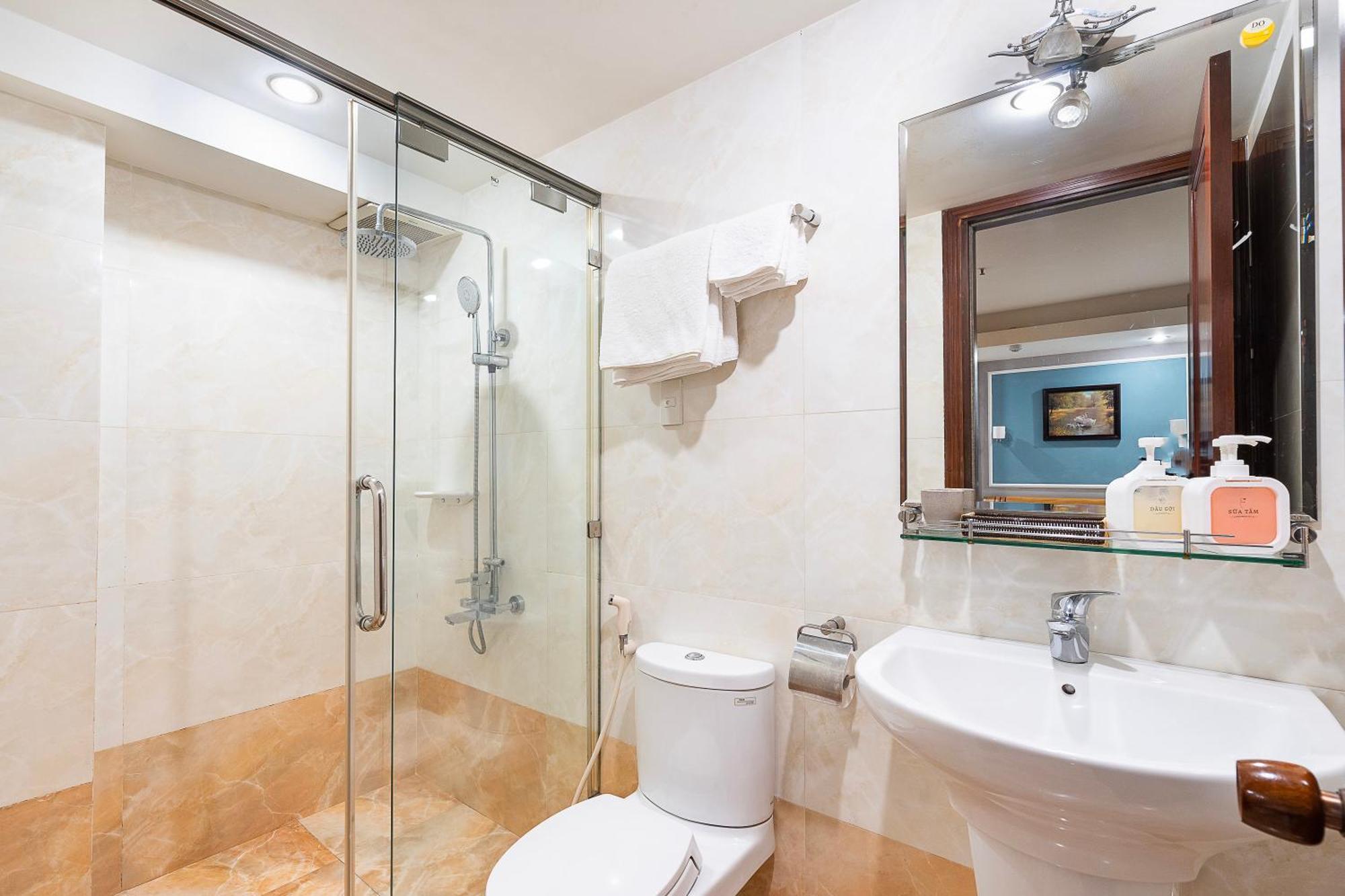 Phòng Deluxe Giường Đôi Nhìn Ra Thành Phố
