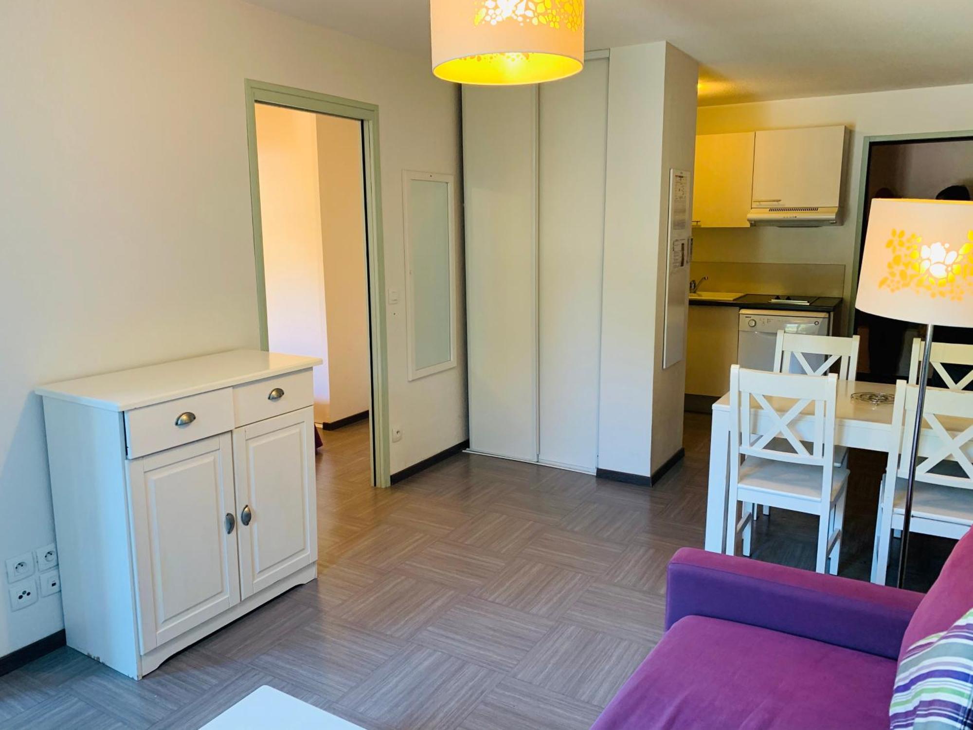 Superior 1-Bedroom Apartment linen included - 4 people
