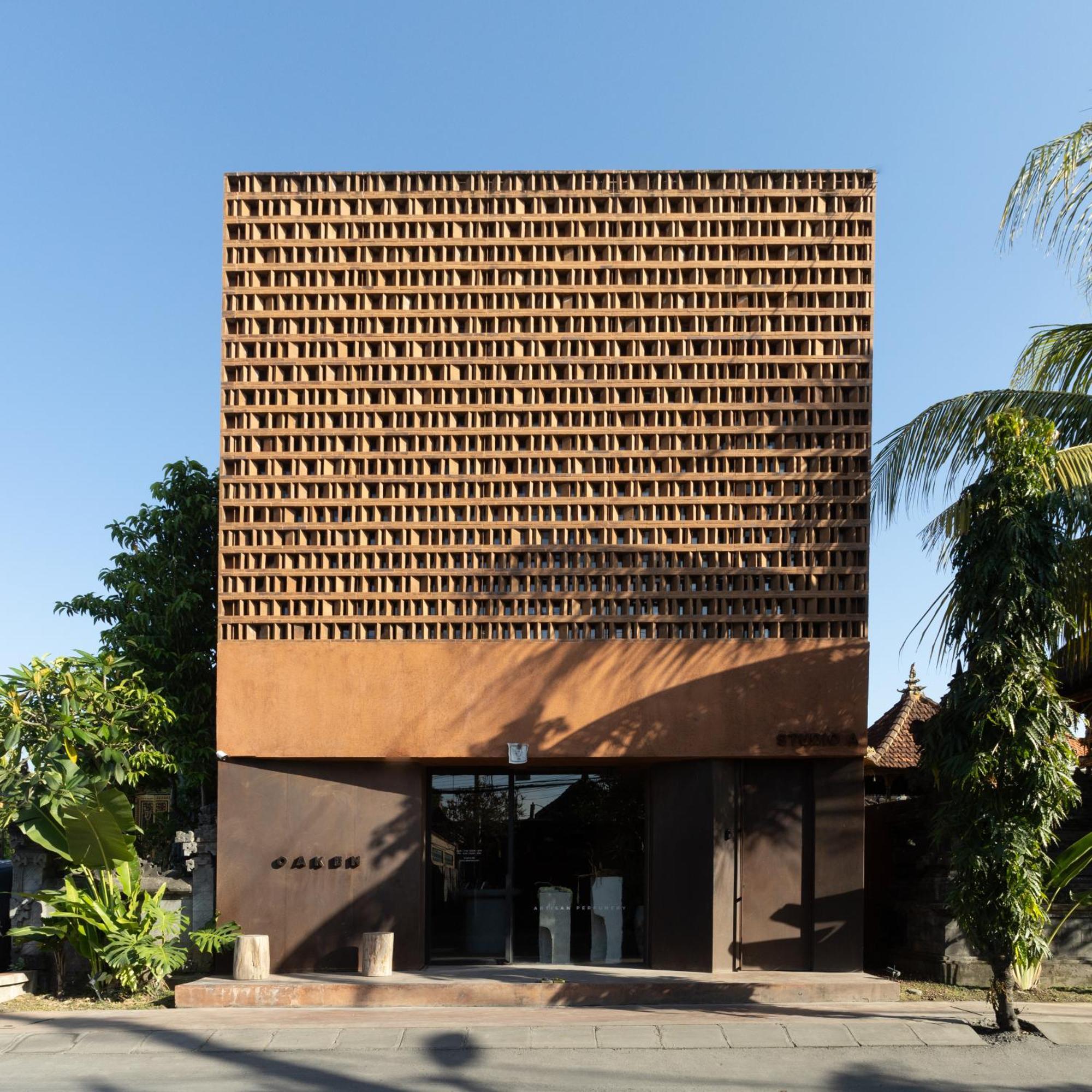 Urban Studio – Land A