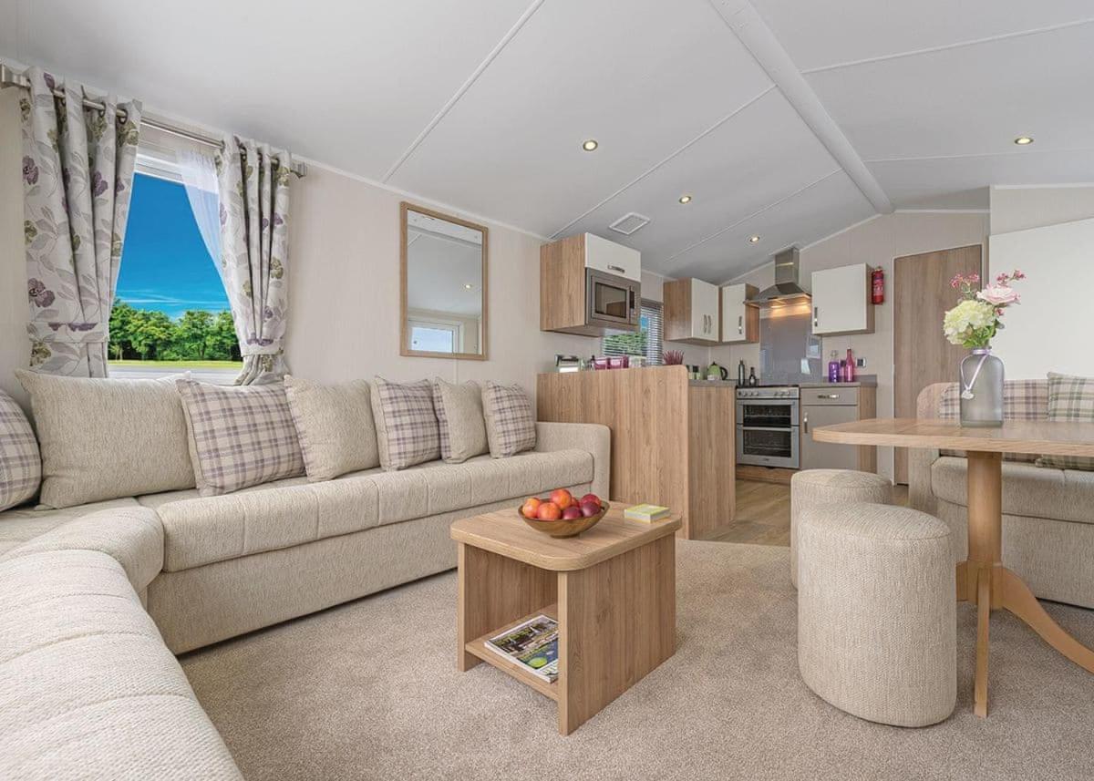 Three-Bedroom Holiday home 9